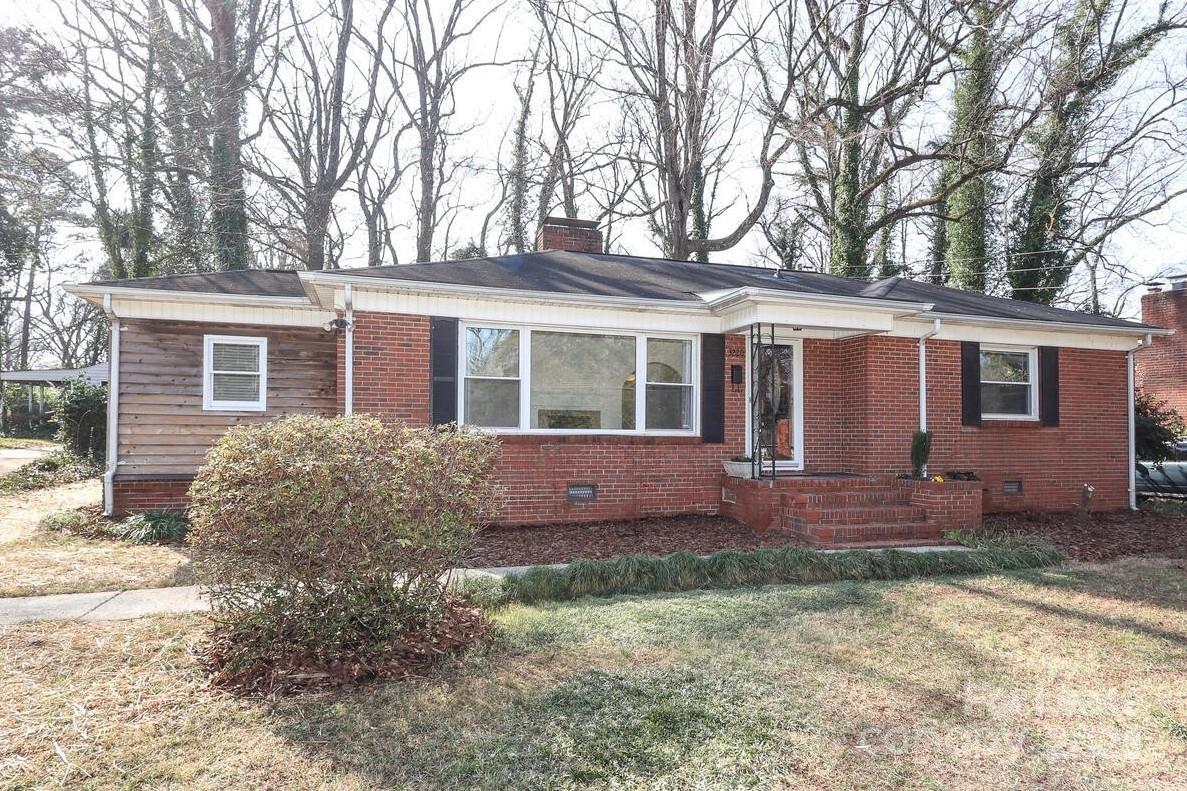 Echo Hills, Charlotte Community