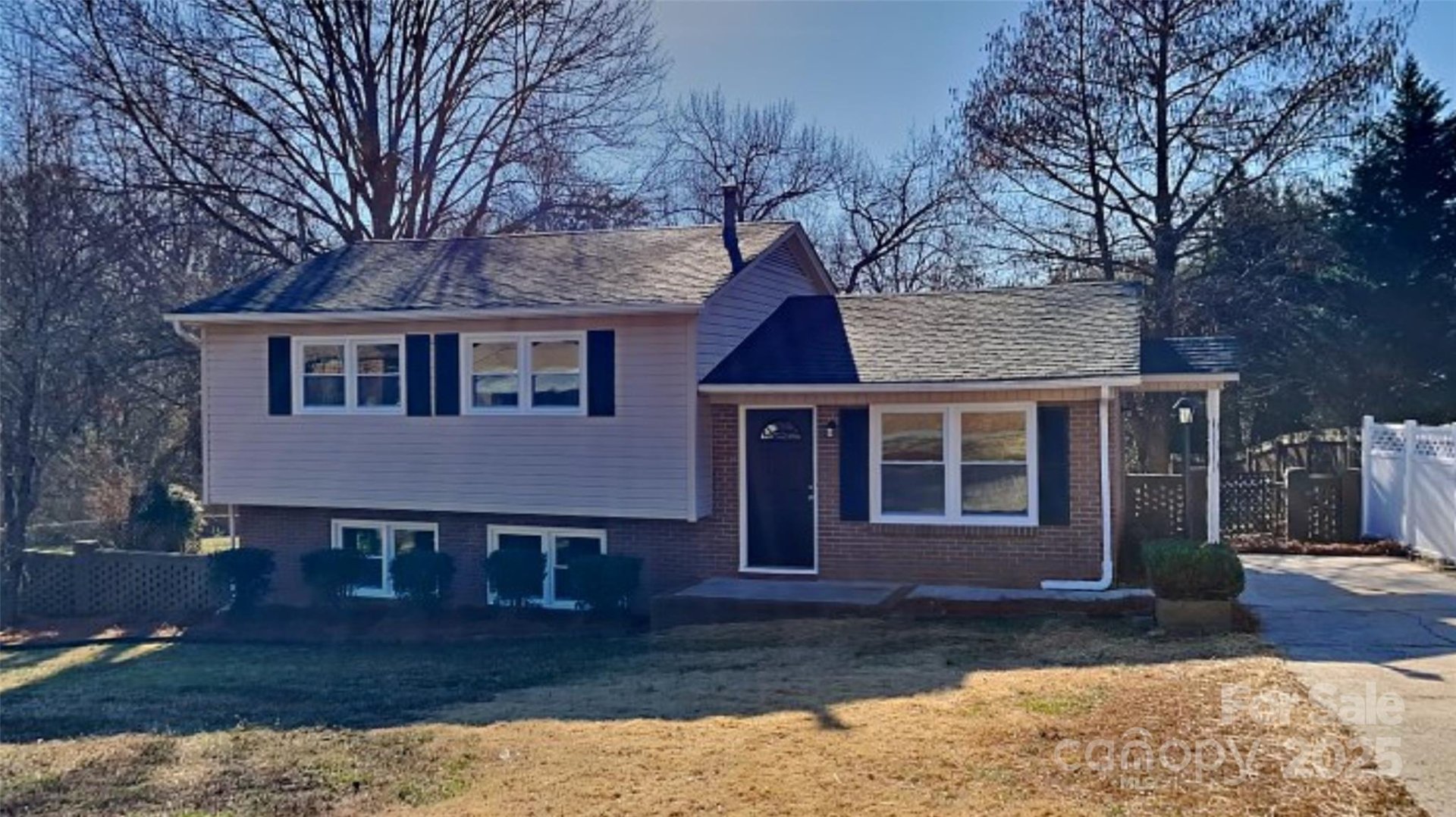 2307 Woodleaf Drive