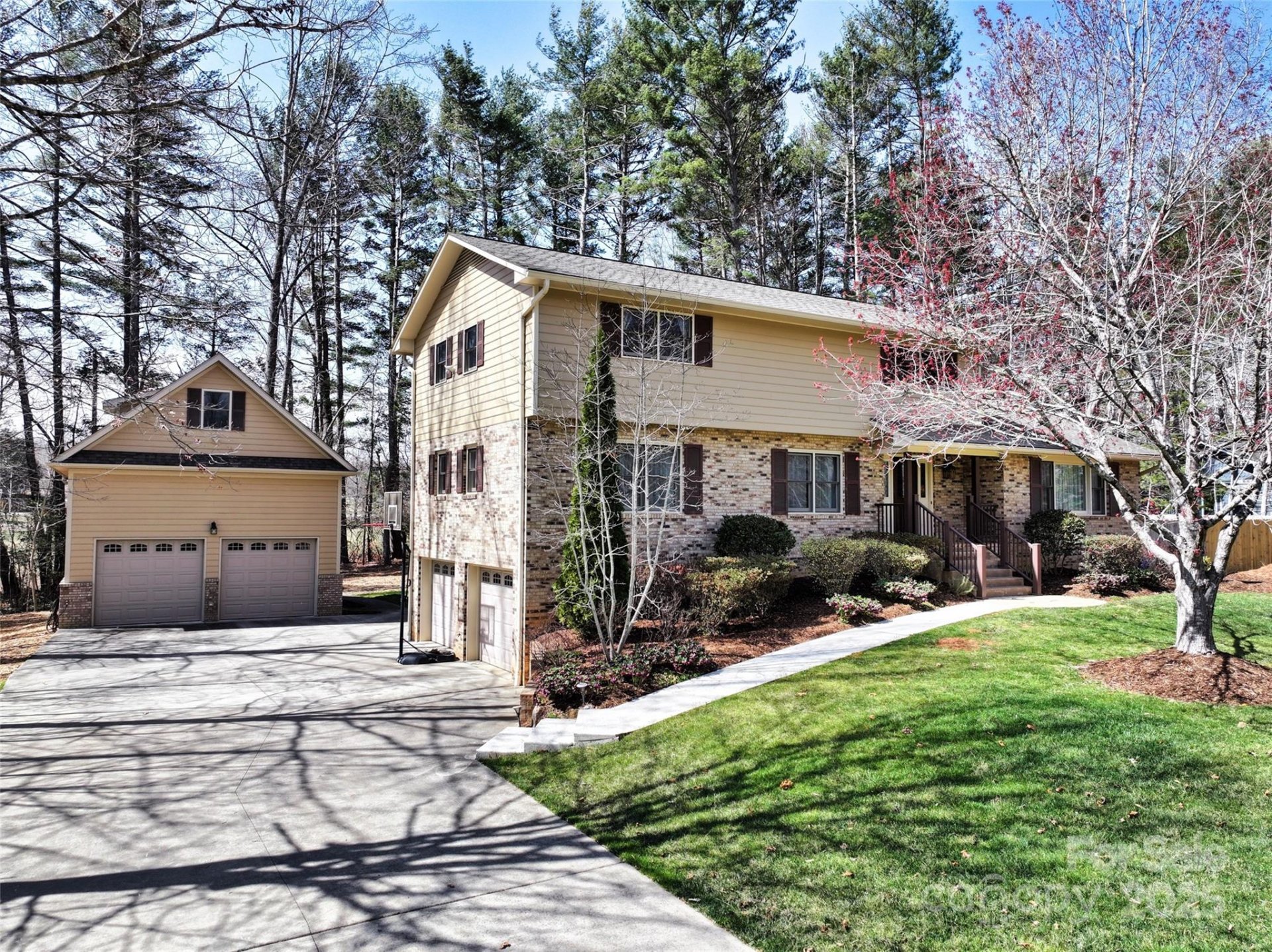 27 Tree Top Drive