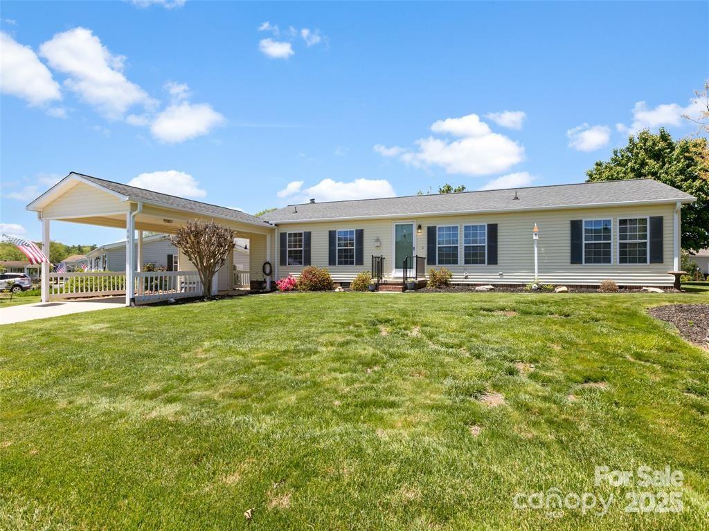 Riverwind, Hendersonville Community