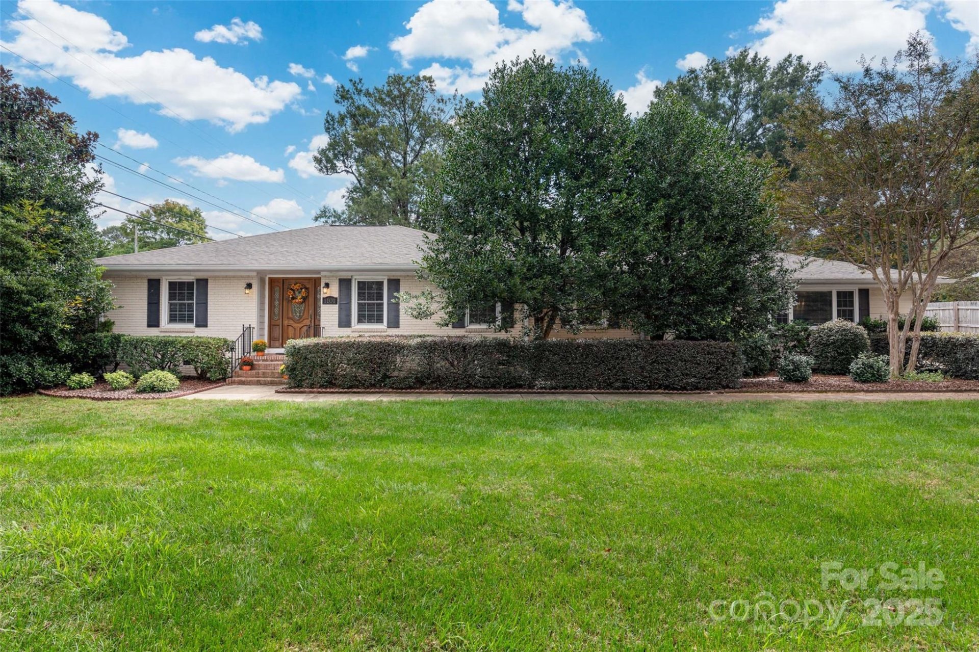Property image 1 at 1101 S Wendover Road, Charlotte, NC 28211