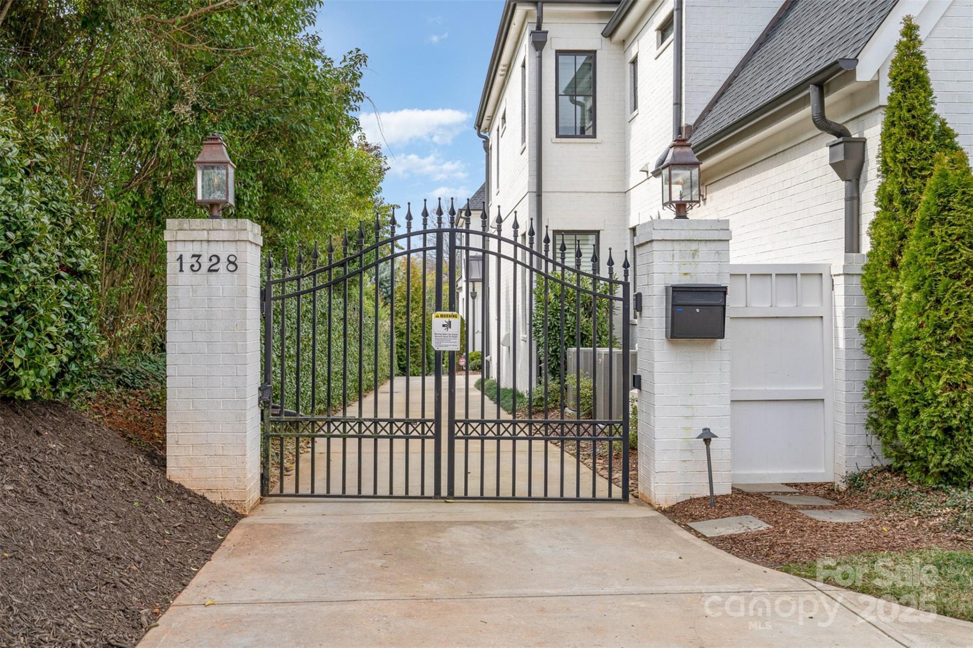 Property image 2 at 1328 S Kings Drive, Charlotte, NC 28207