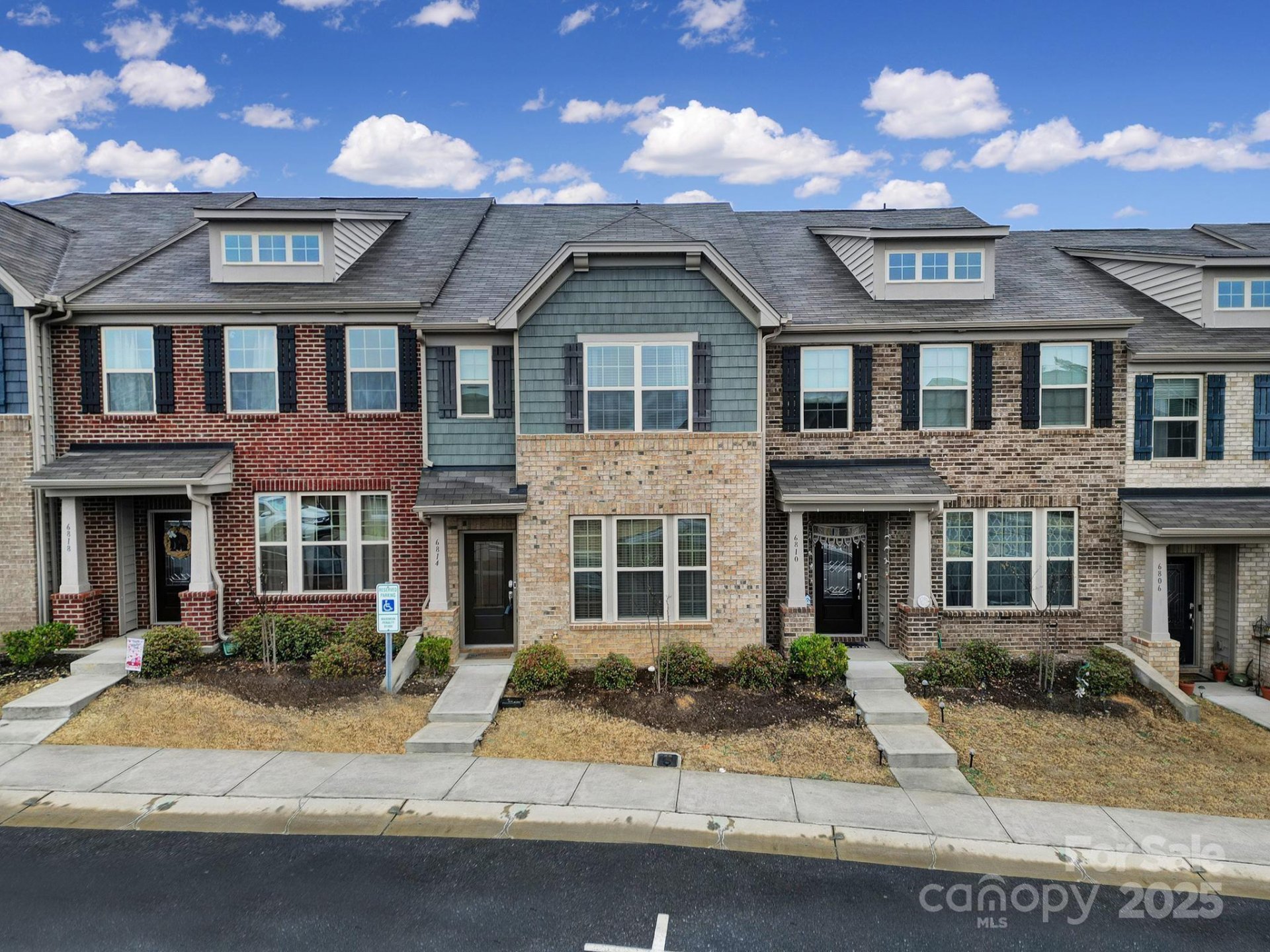 6814 Piper Thorn Way