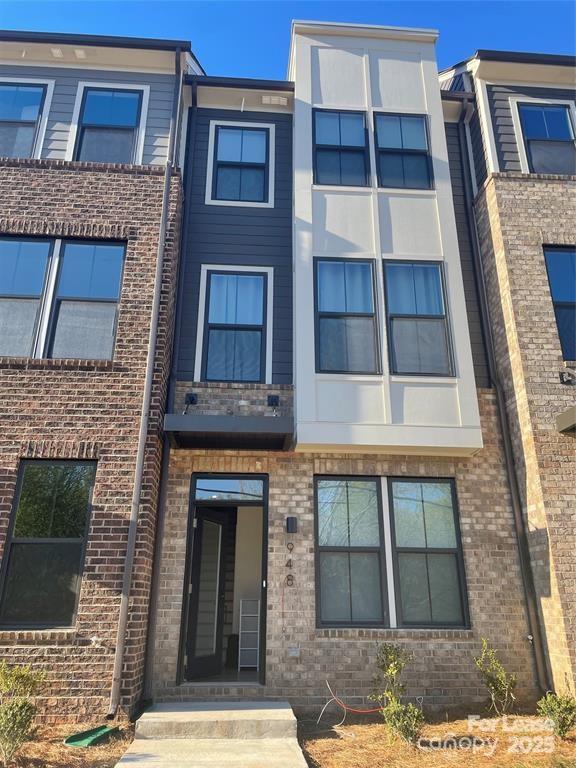 Property image 1 at 948 Broad River Lane, Charlotte, NC 28211