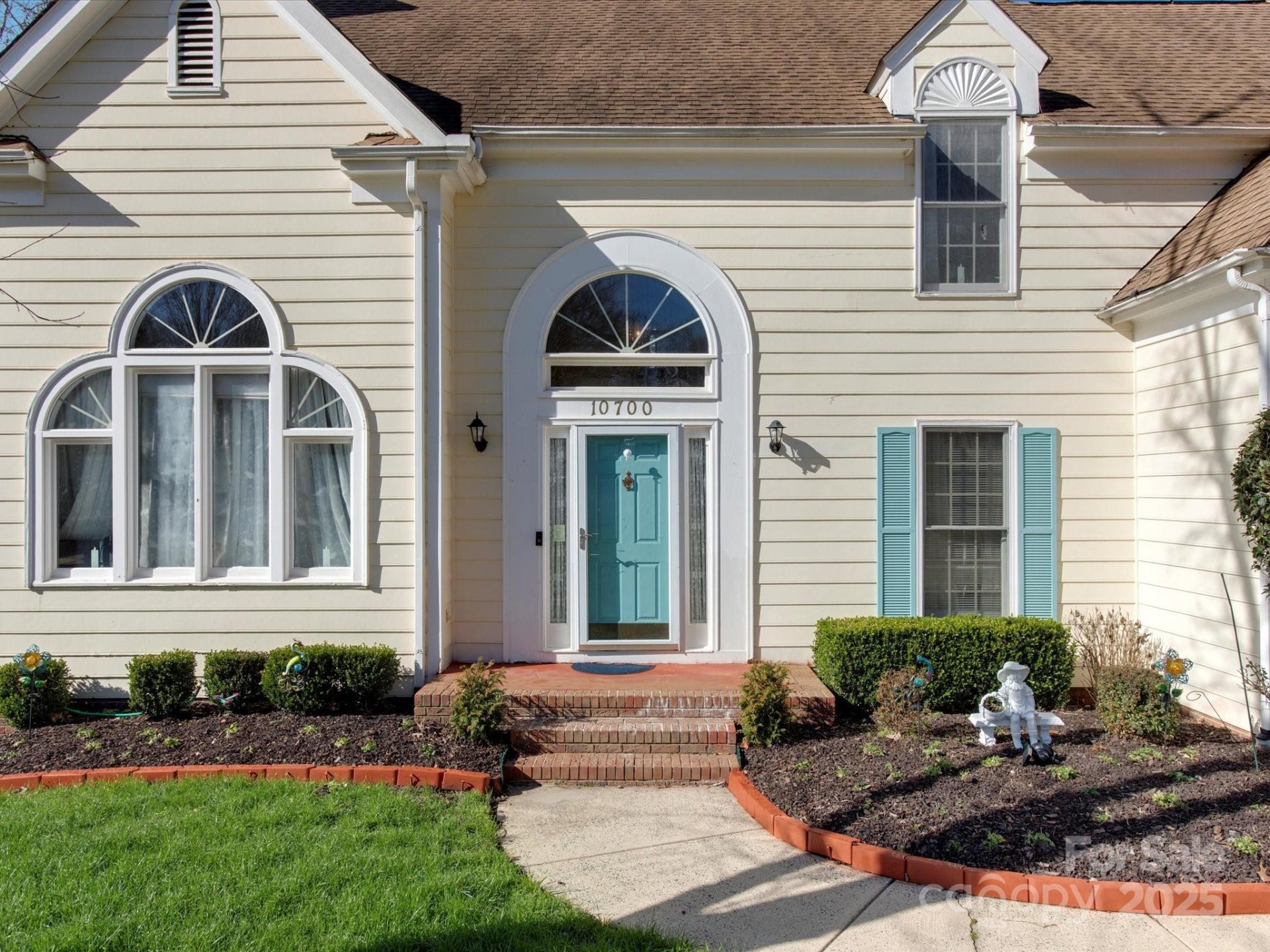 Property image 1 at 10700 Summitt Tree Court, Charlotte, NC 28277