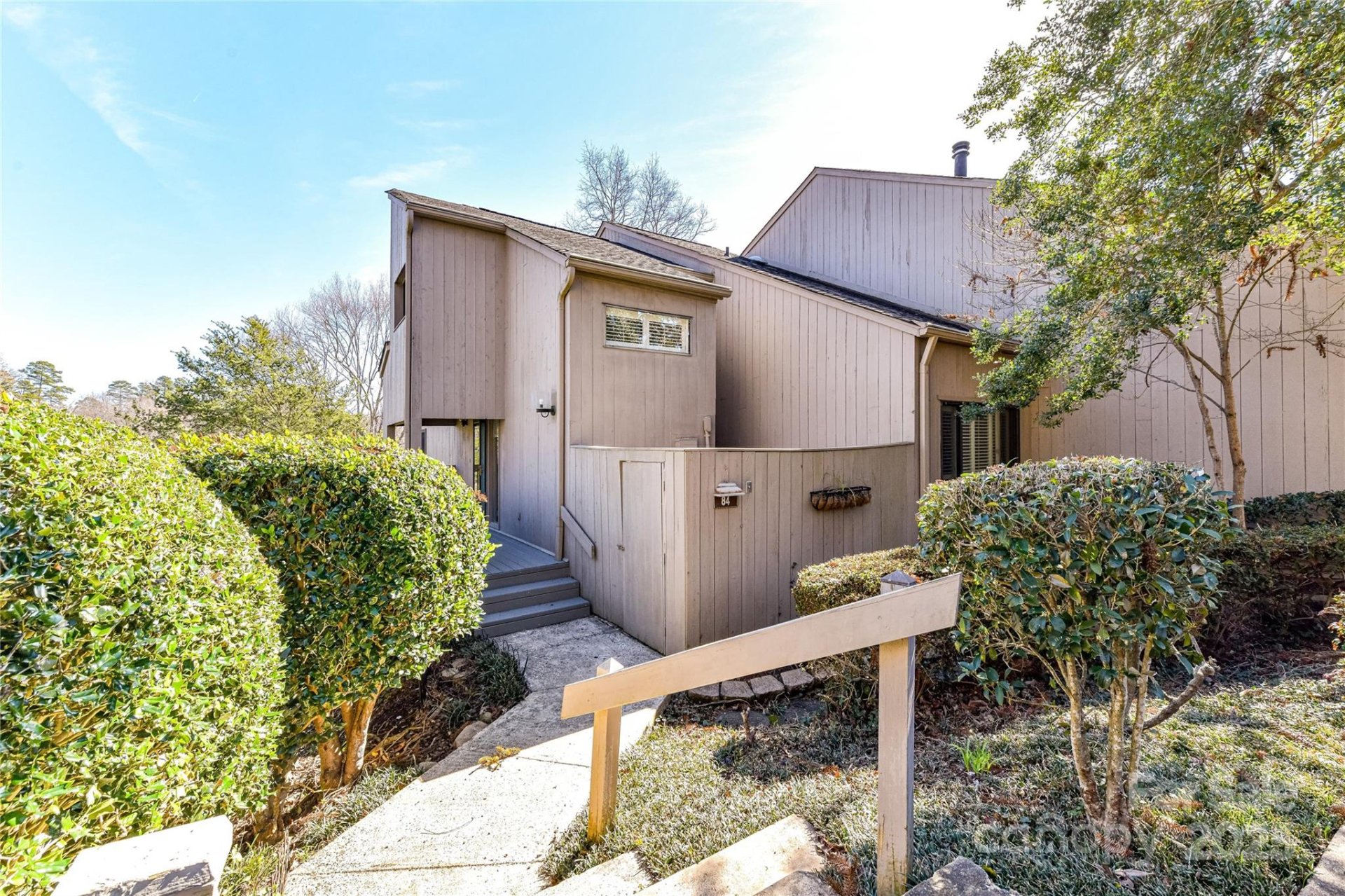84 Ridgeport Road