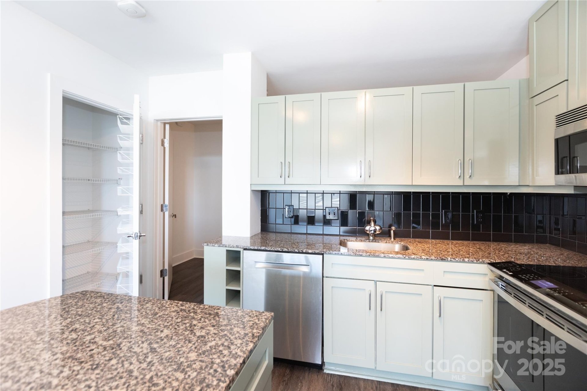 Property image 3 at 505 E 6th Street, Charlotte, NC 28202