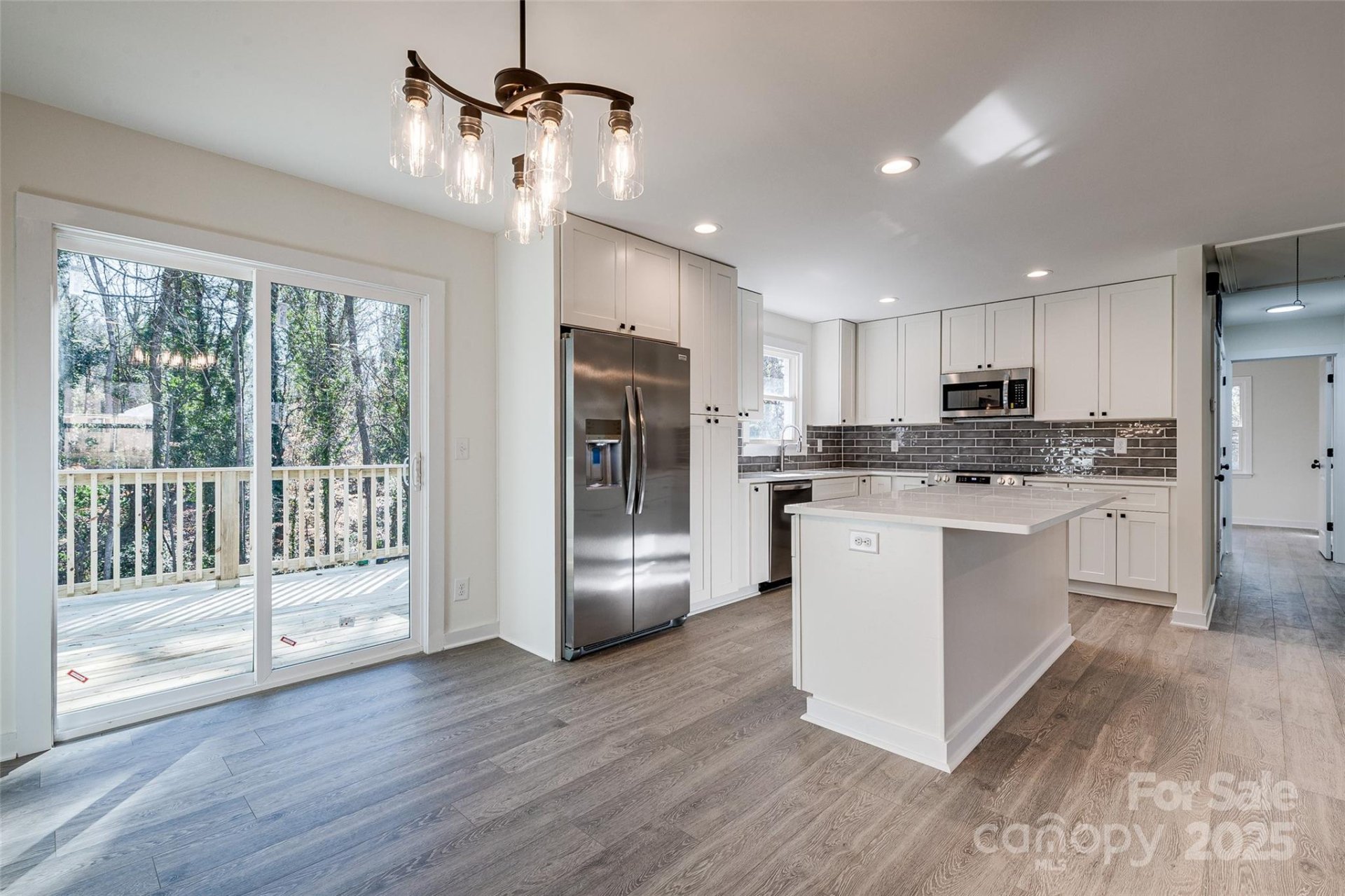 Barringer Woods, Charlotte Community