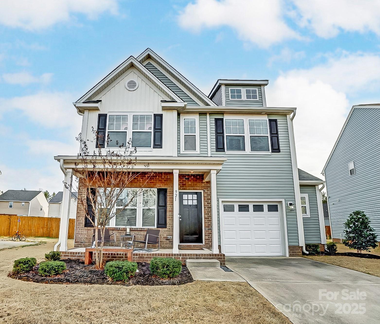 921 Von Buren Boulevard