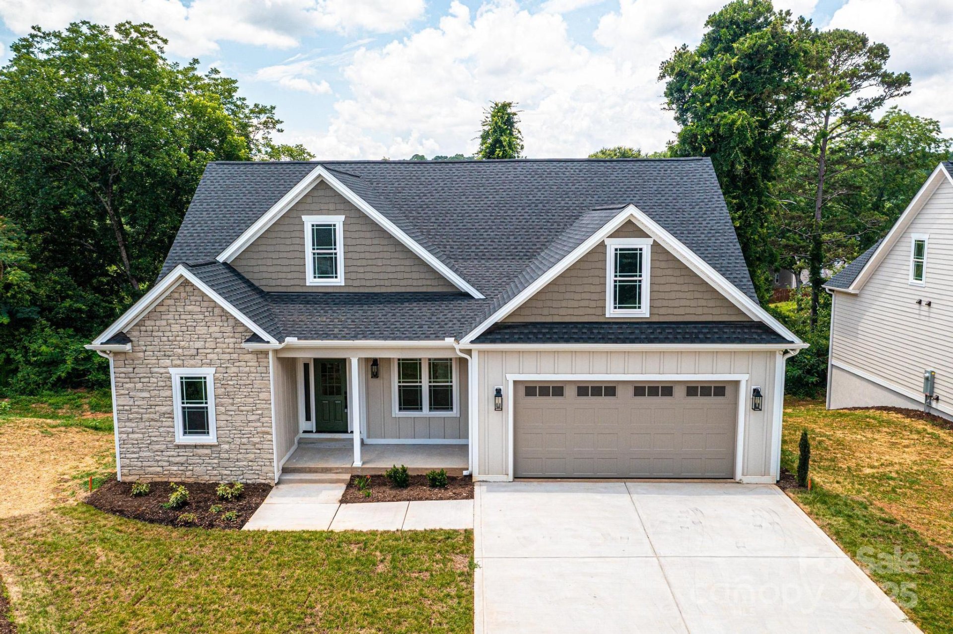 The Cape Townhomes, Hickory Community