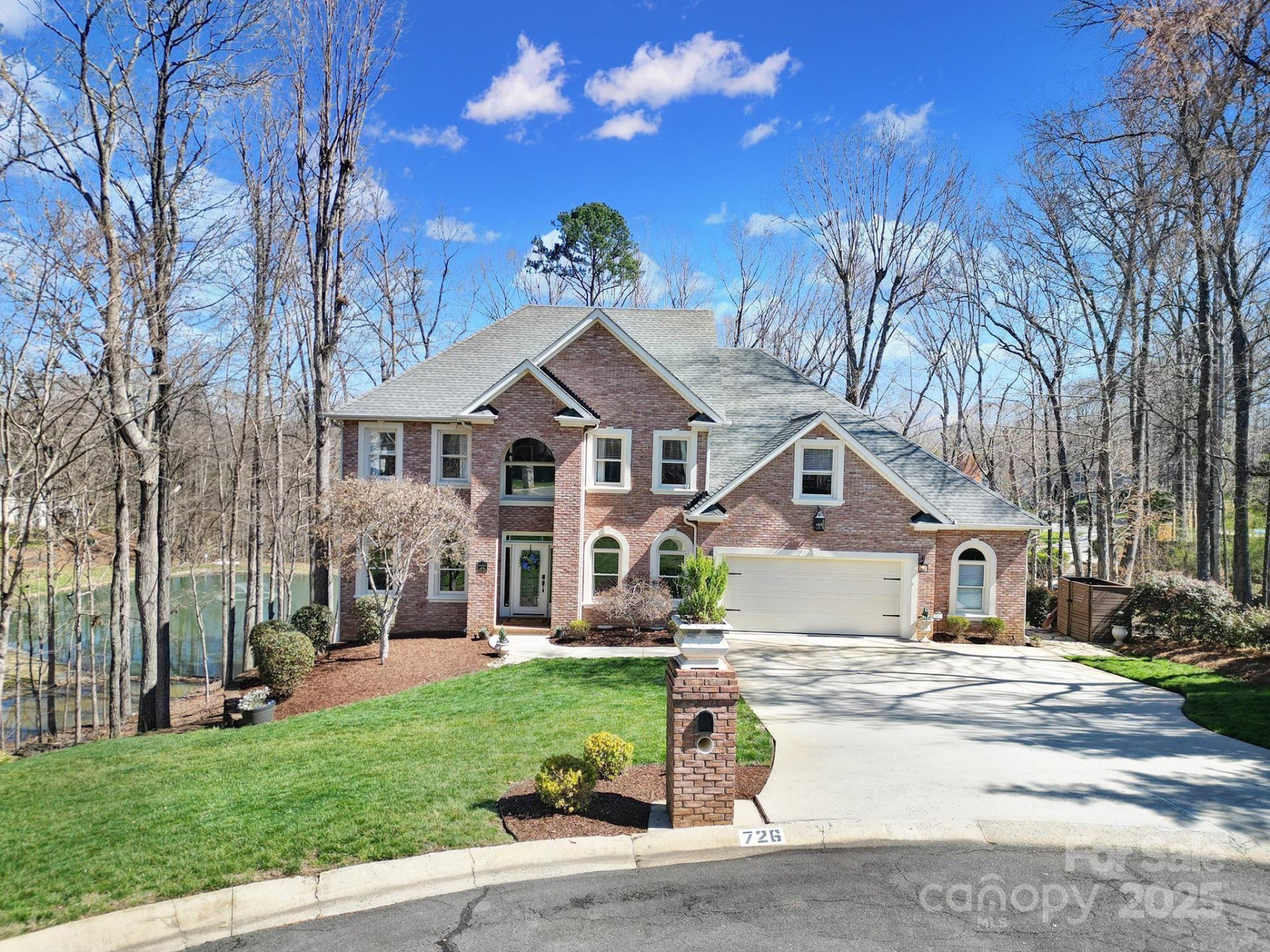 726 Amberly Crossing
