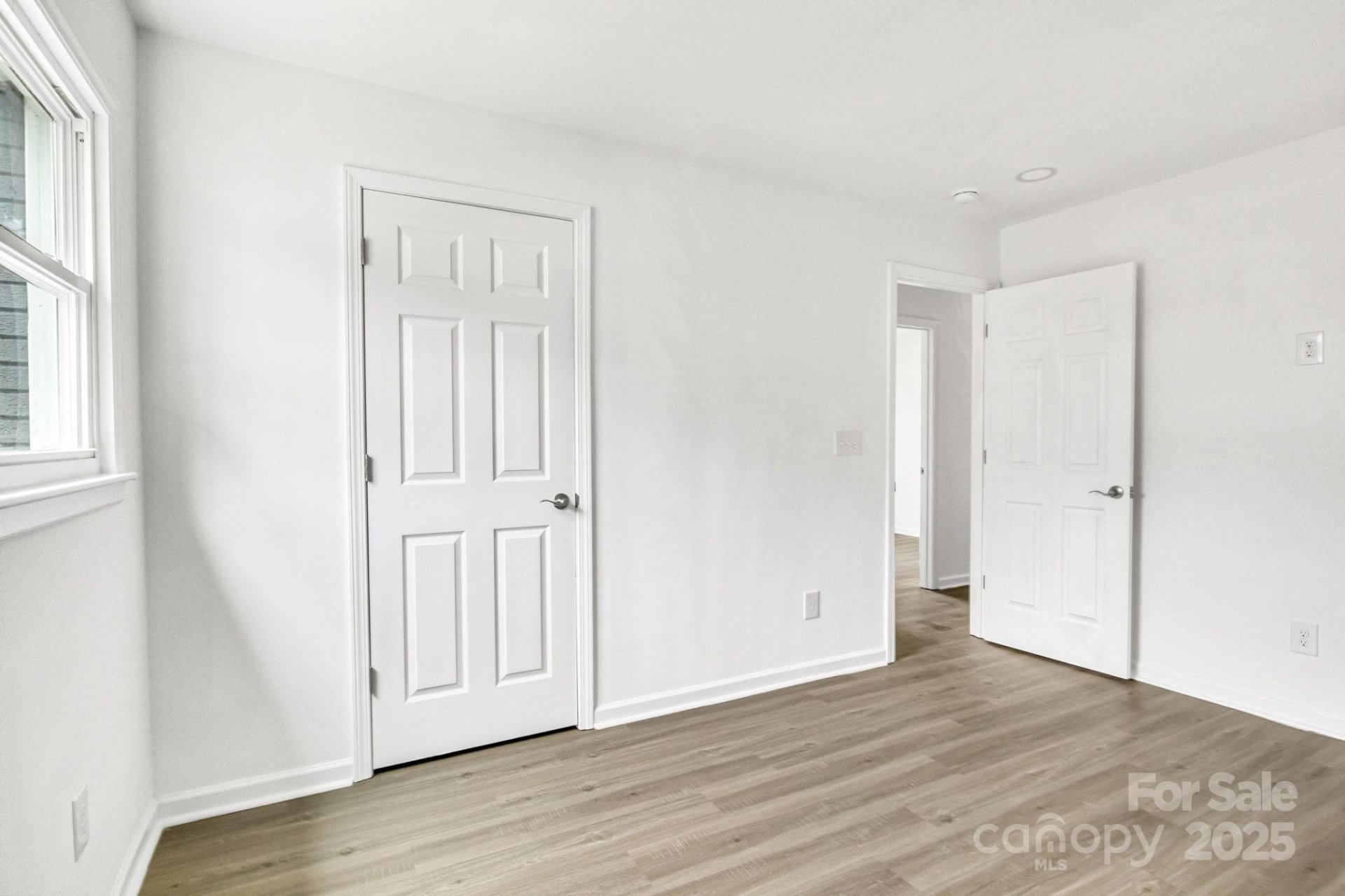 Property image 4 at 4501 Knollcrest Drive, Charlotte, NC 28208