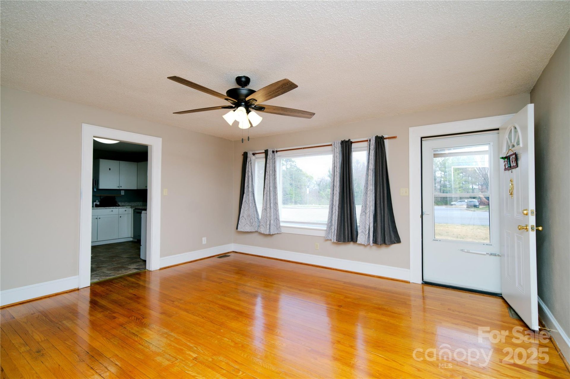 Property image 3 at 3039 N Center Street, Hickory, NC 28601