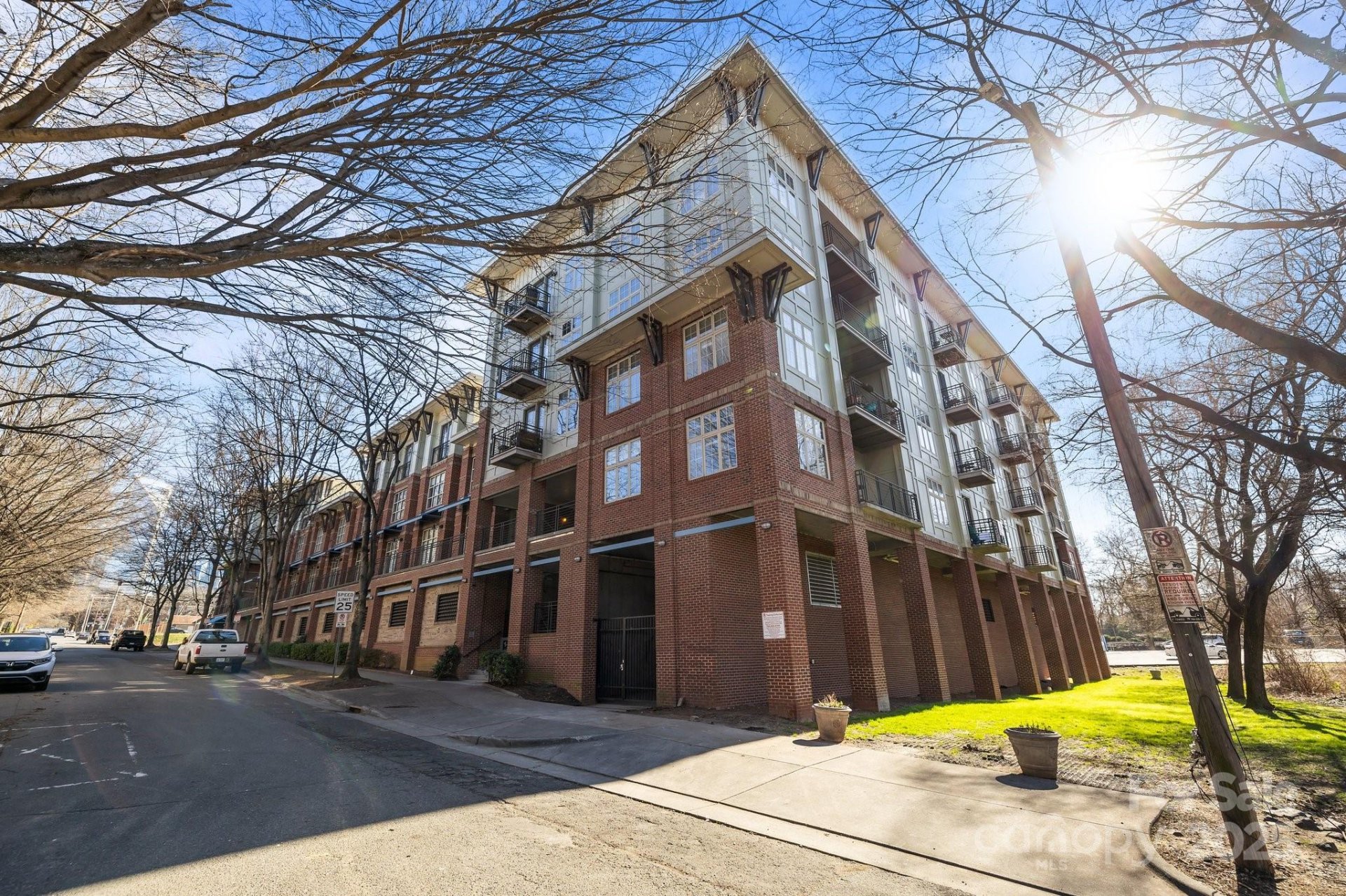 First Row Condominium, Charlotte Community