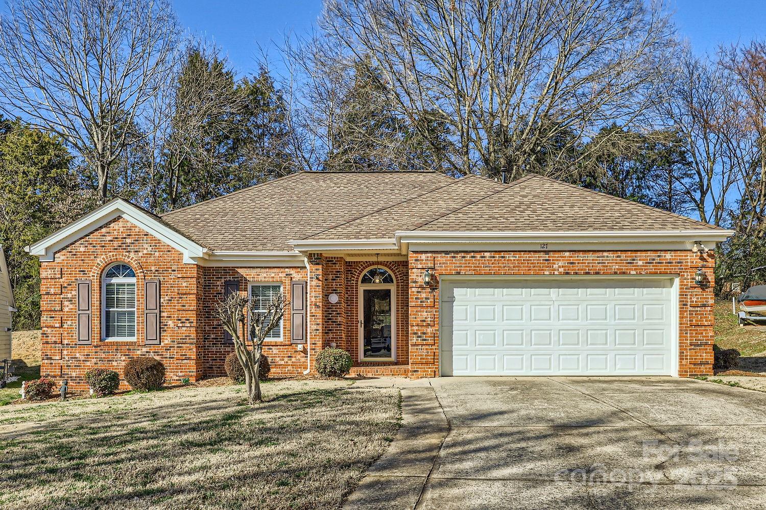 127 Lakewood Circle Drive