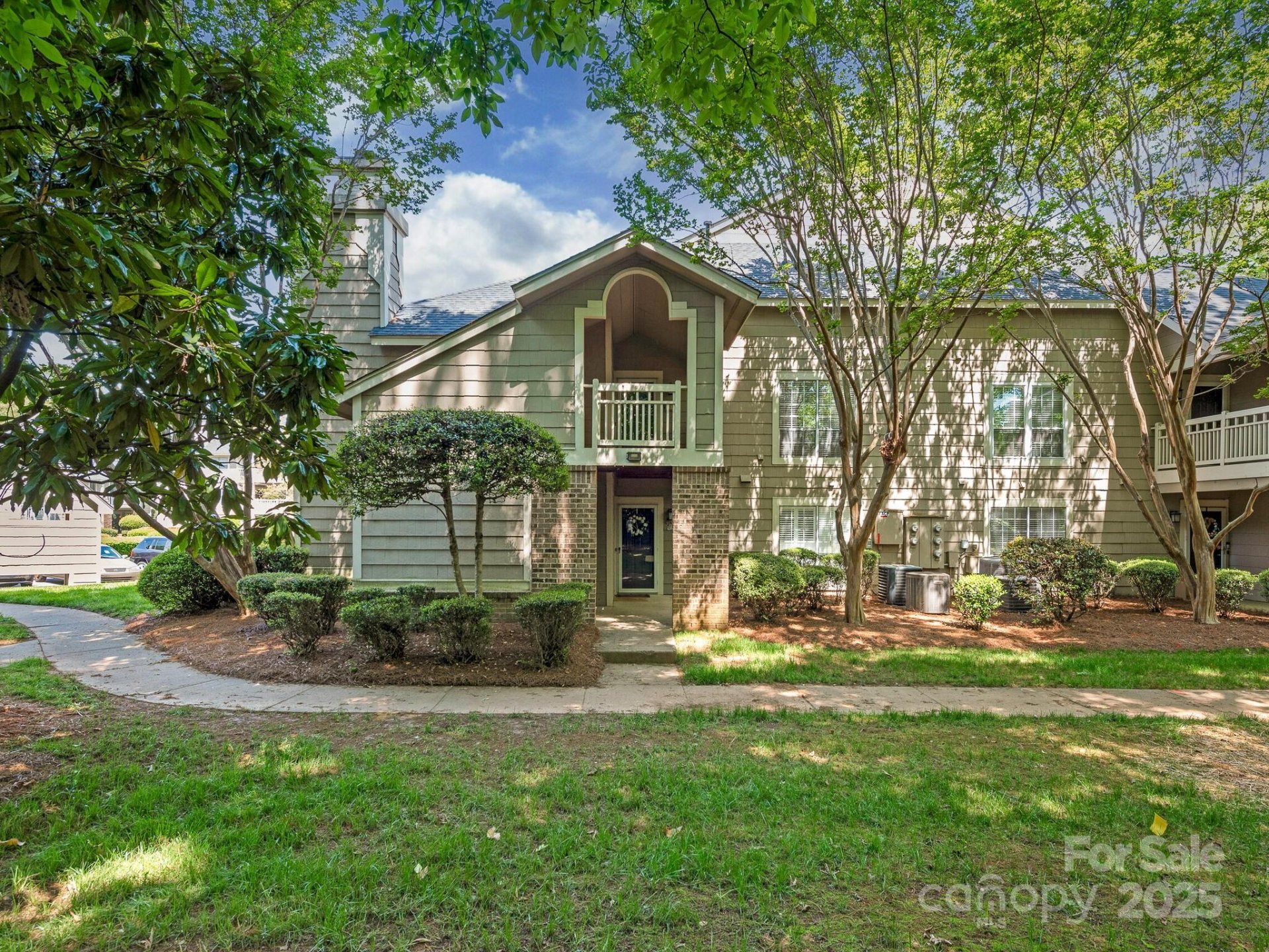 Chalcombe Court, Charlotte Community