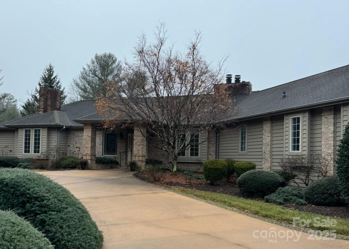 Property image 1 at 63 Oak Gate Drive, Hendersonville, NC 28739