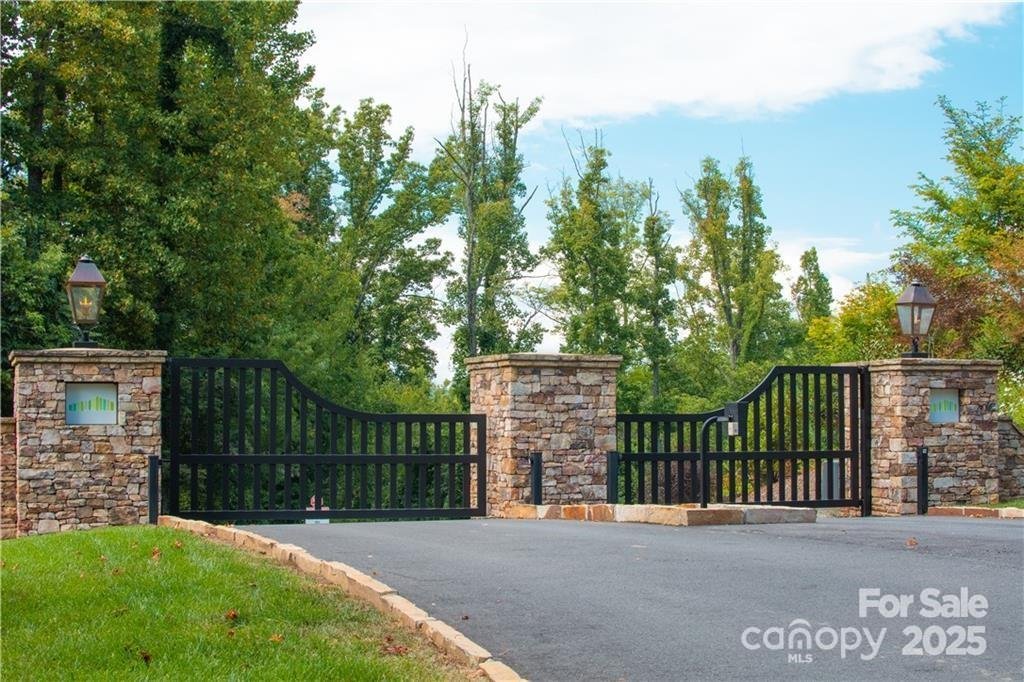 Property image 3 at 11 Franklin Trace Drive, Asheville, NC 28804
