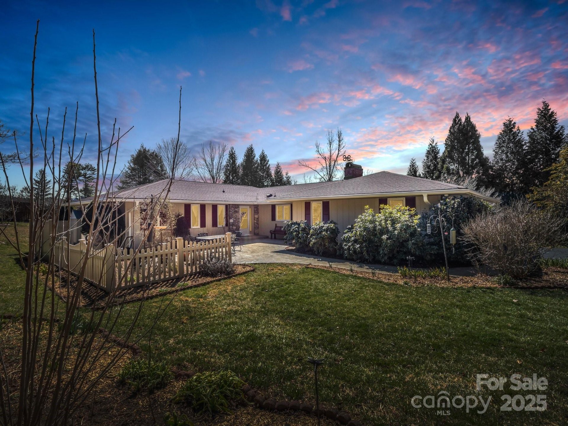 Crooked Creek, Hendersonville Community