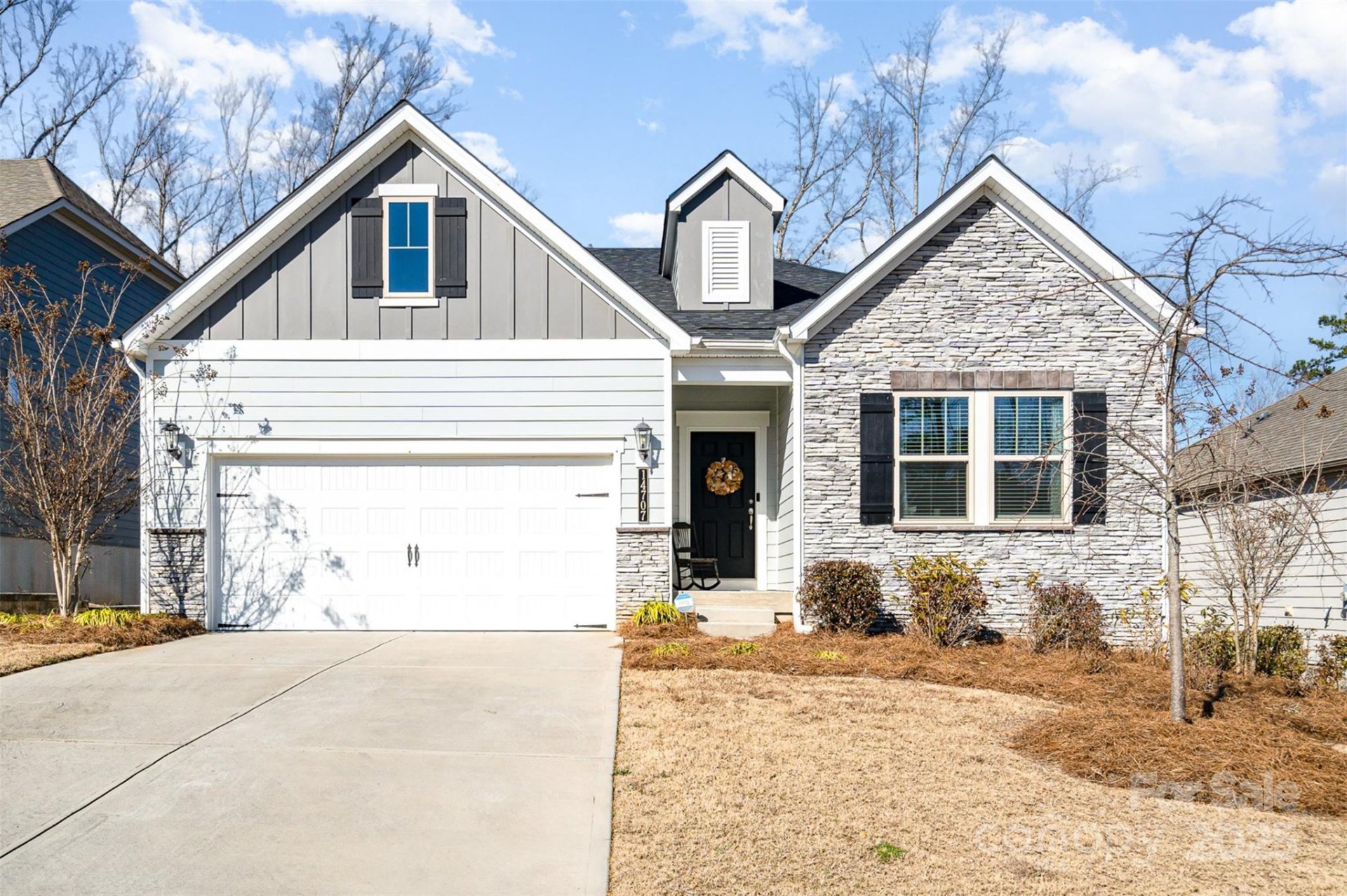 The Meridians, Charlotte Community