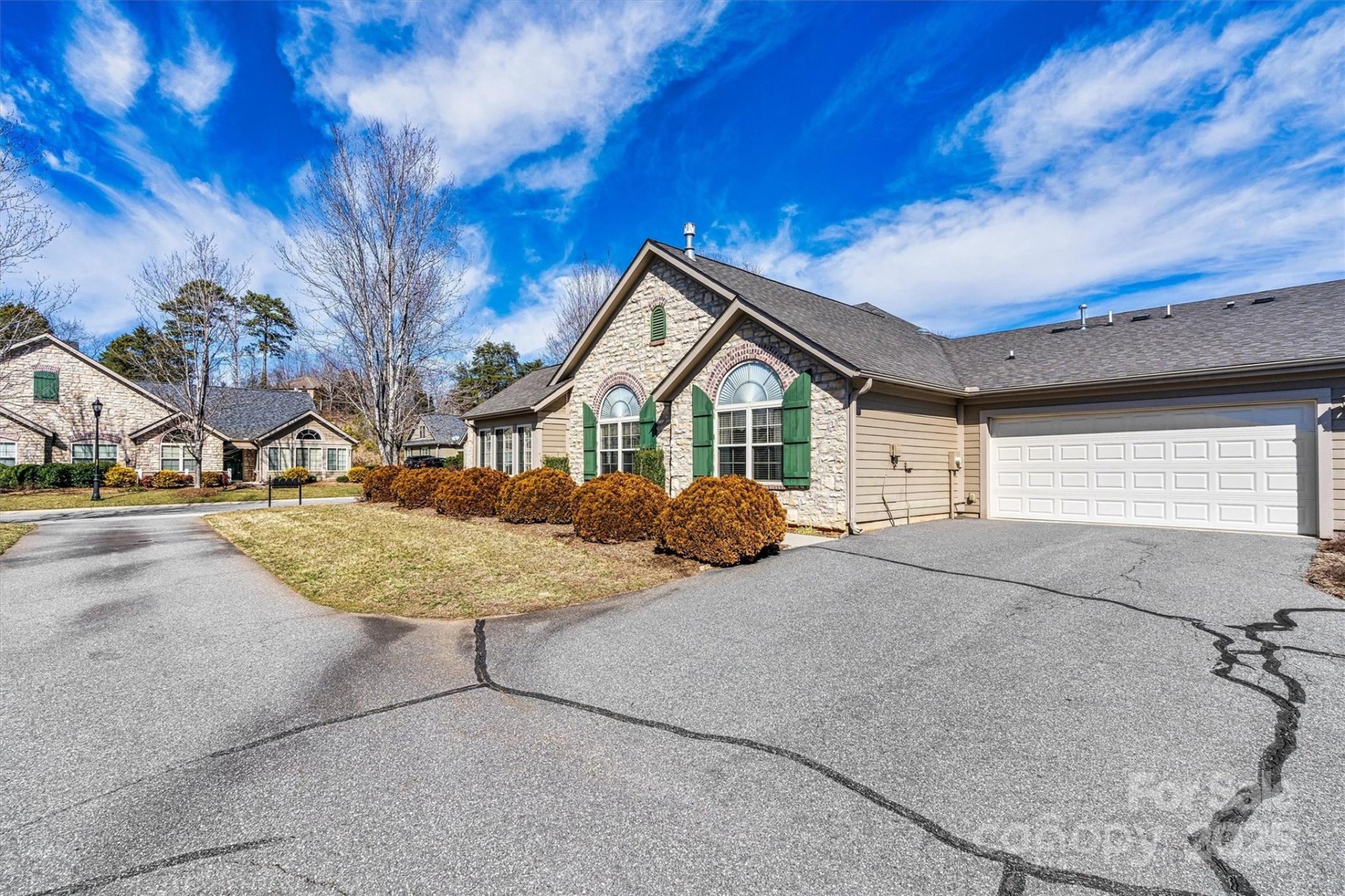Property image 2 at 808 Wynnshire Drive, Hickory, NC 28601