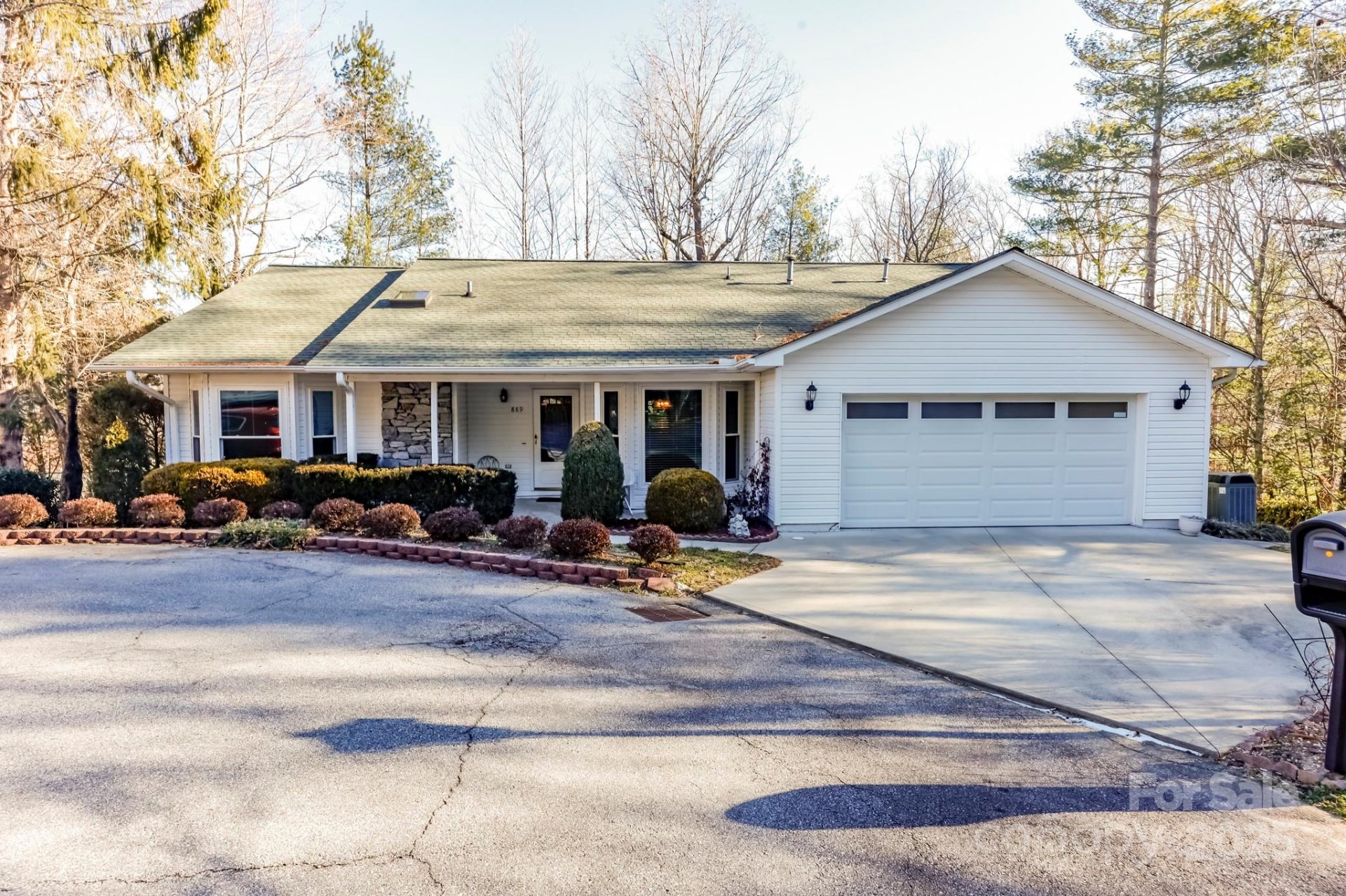 Property image 2 at 889 Sandburg Terrace, Hendersonville, NC 28791