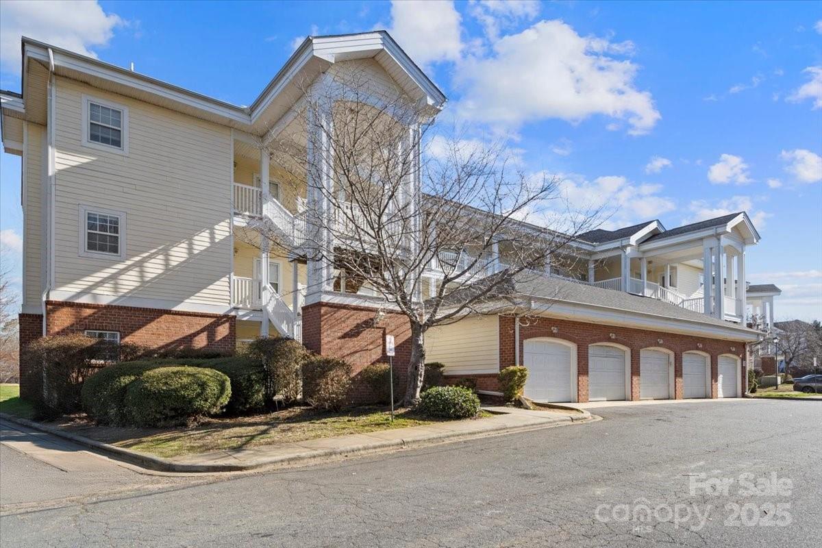 Property image 2 at 8923 Meadow Vista Road, Charlotte, NC 28213