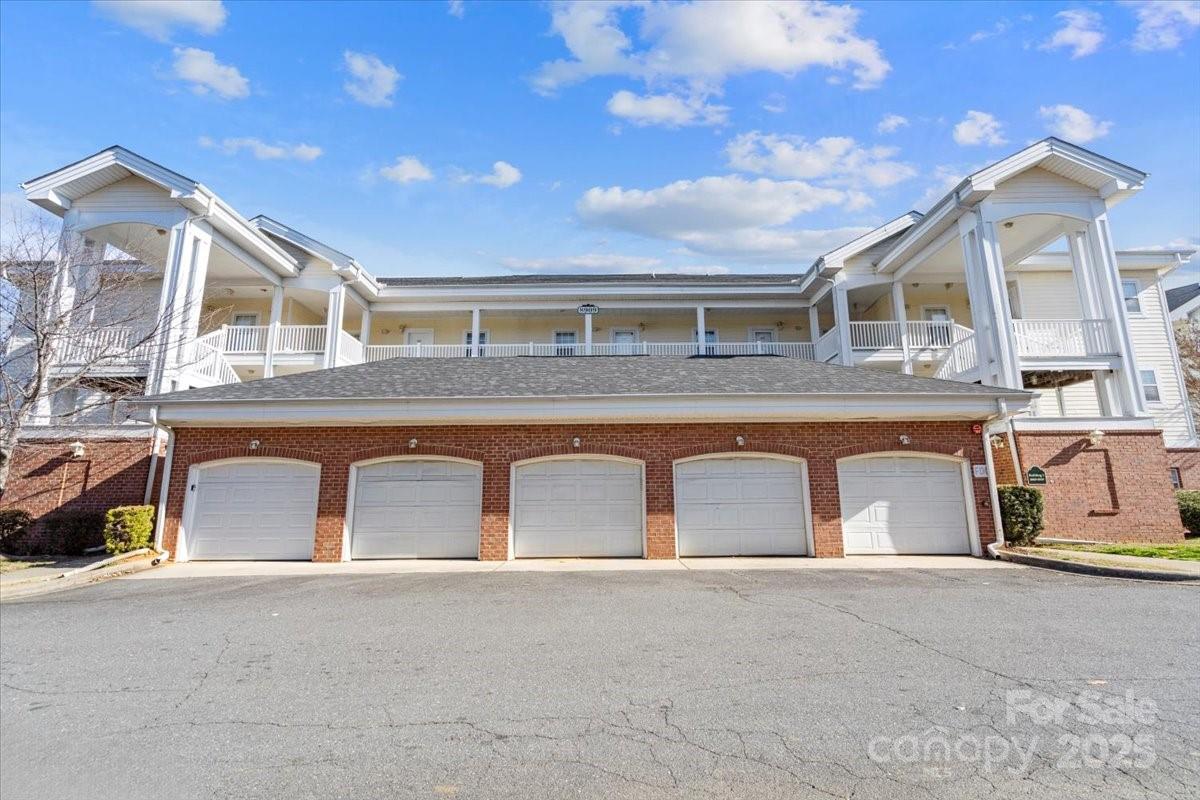 Property image 3 at 8923 Meadow Vista Road, Charlotte, NC 28213