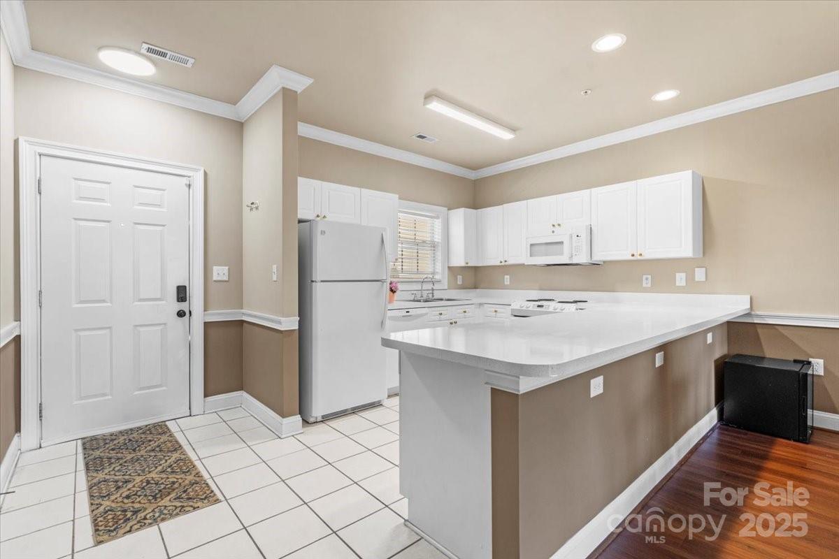 Property image 4 at 8923 Meadow Vista Road, Charlotte, NC 28213
