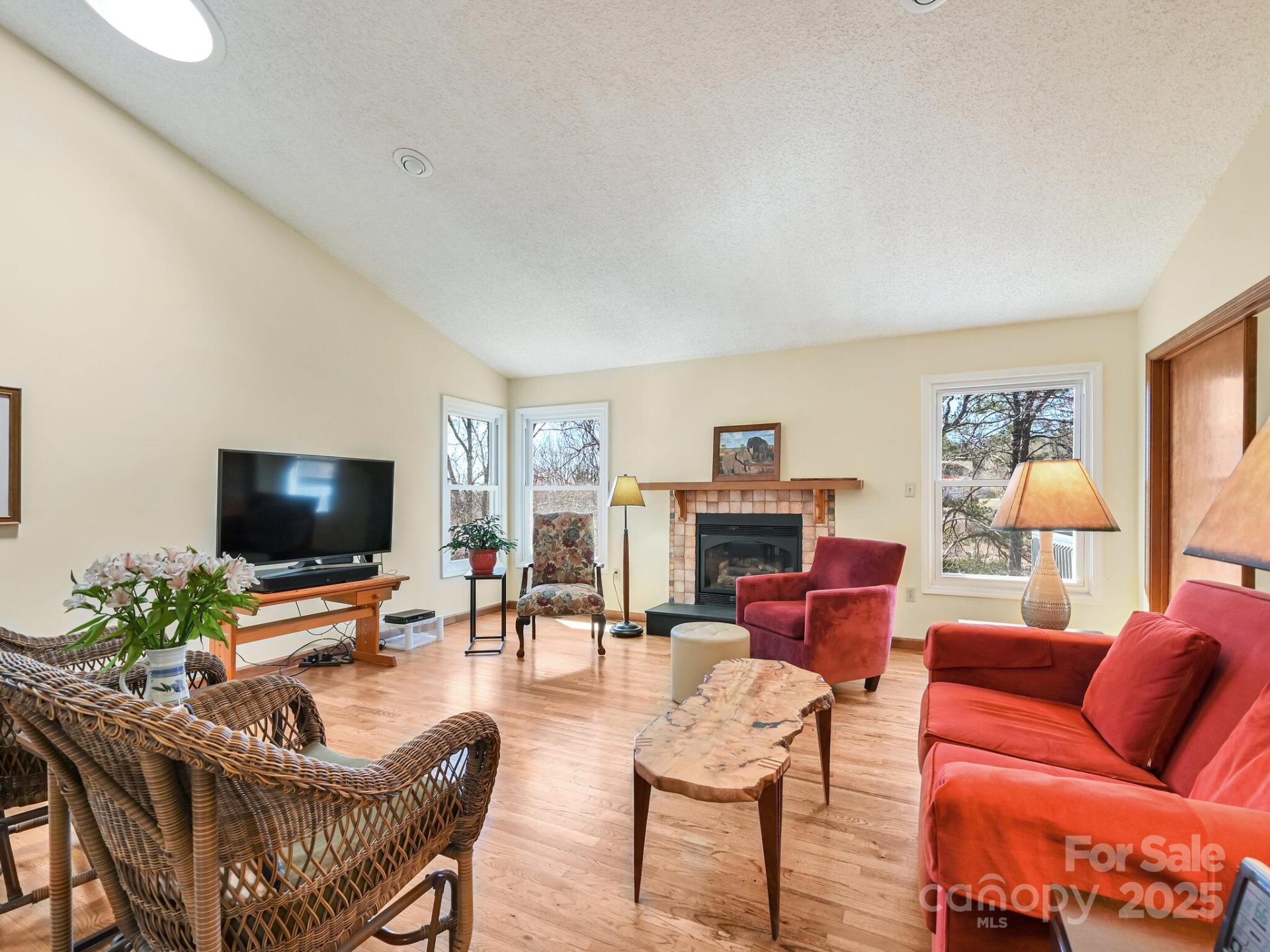 Property image 3 at 34 Larkspur Court, Asheville, NC 28805