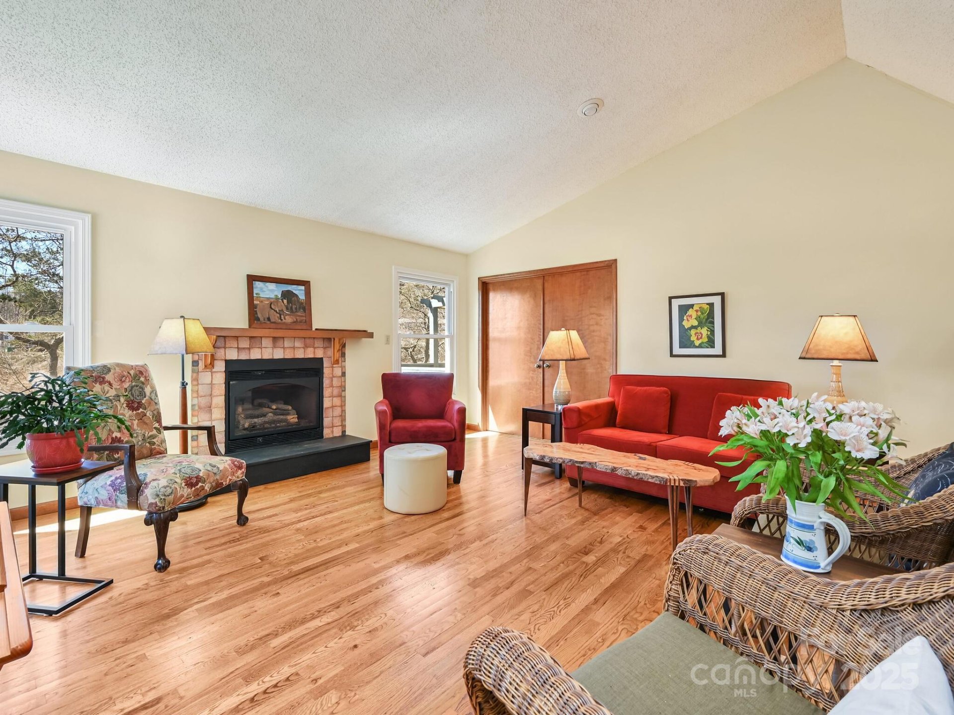 Property image 4 at 34 Larkspur Court, Asheville, NC 28805