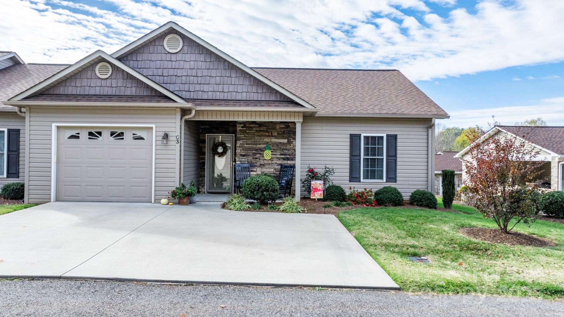 Conover Manor, Conover Community
