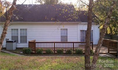 Property image 2 at 2032 David Earl Drive, Charlotte, NC 28213