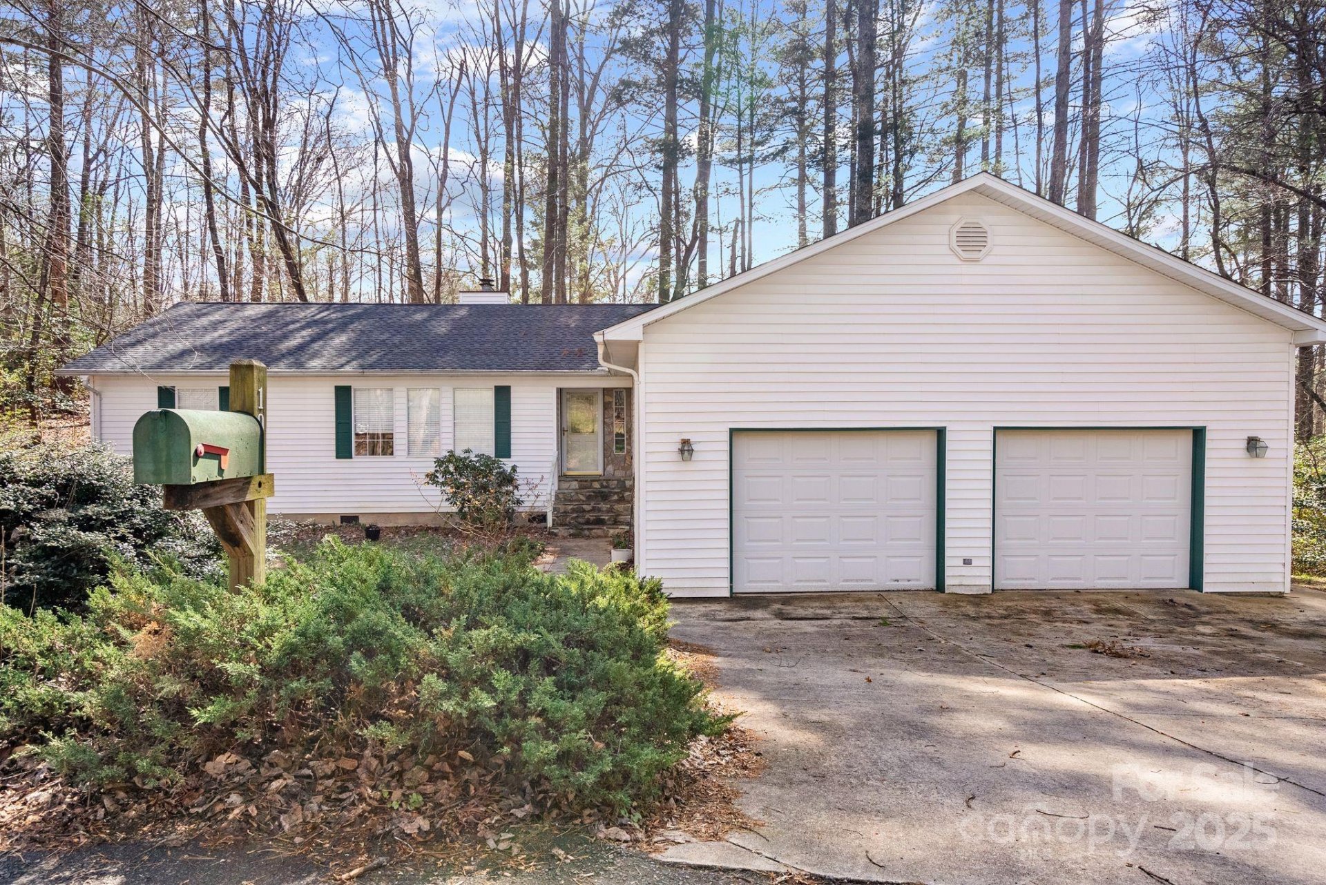 Property image 2 at 104 Lone Eagle Lane, Hendersonville, NC 28739