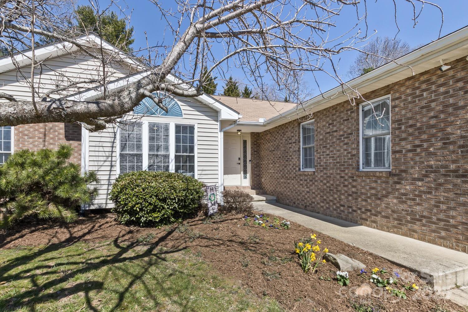 Property image 1 at 6 Park Avenue, Asheville, NC 28803