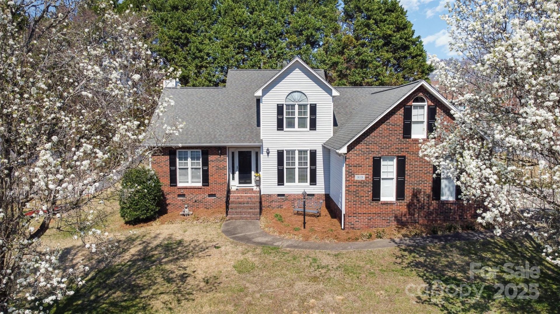 Property image 1 at 919 42nd Avenue Lane, Hickory, NC 28601