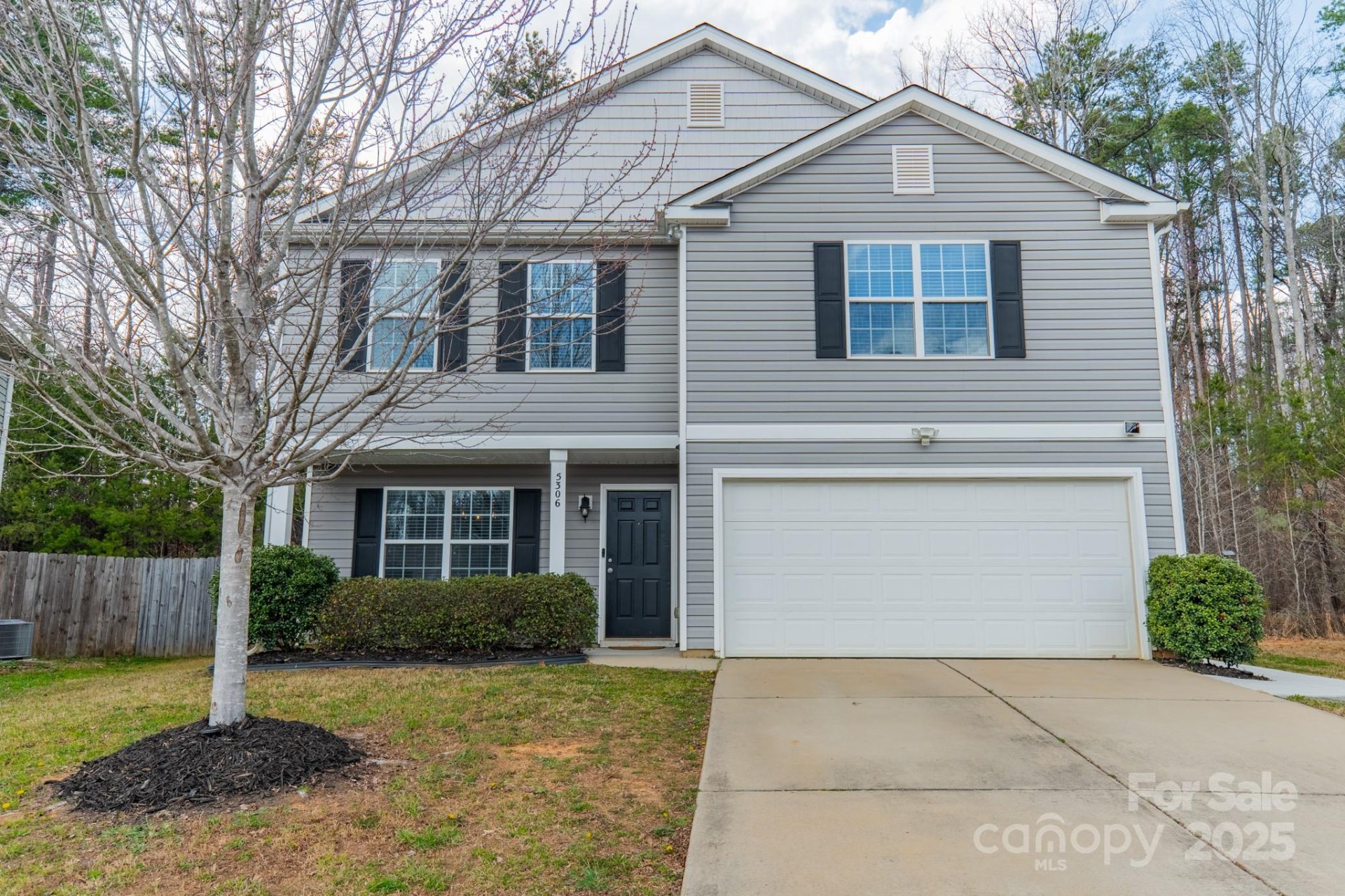 Nevin Glen, Charlotte Community