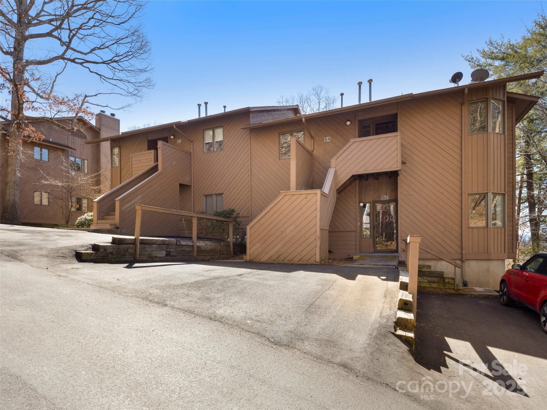 Pine Cliff Condominiums, Asheville Community