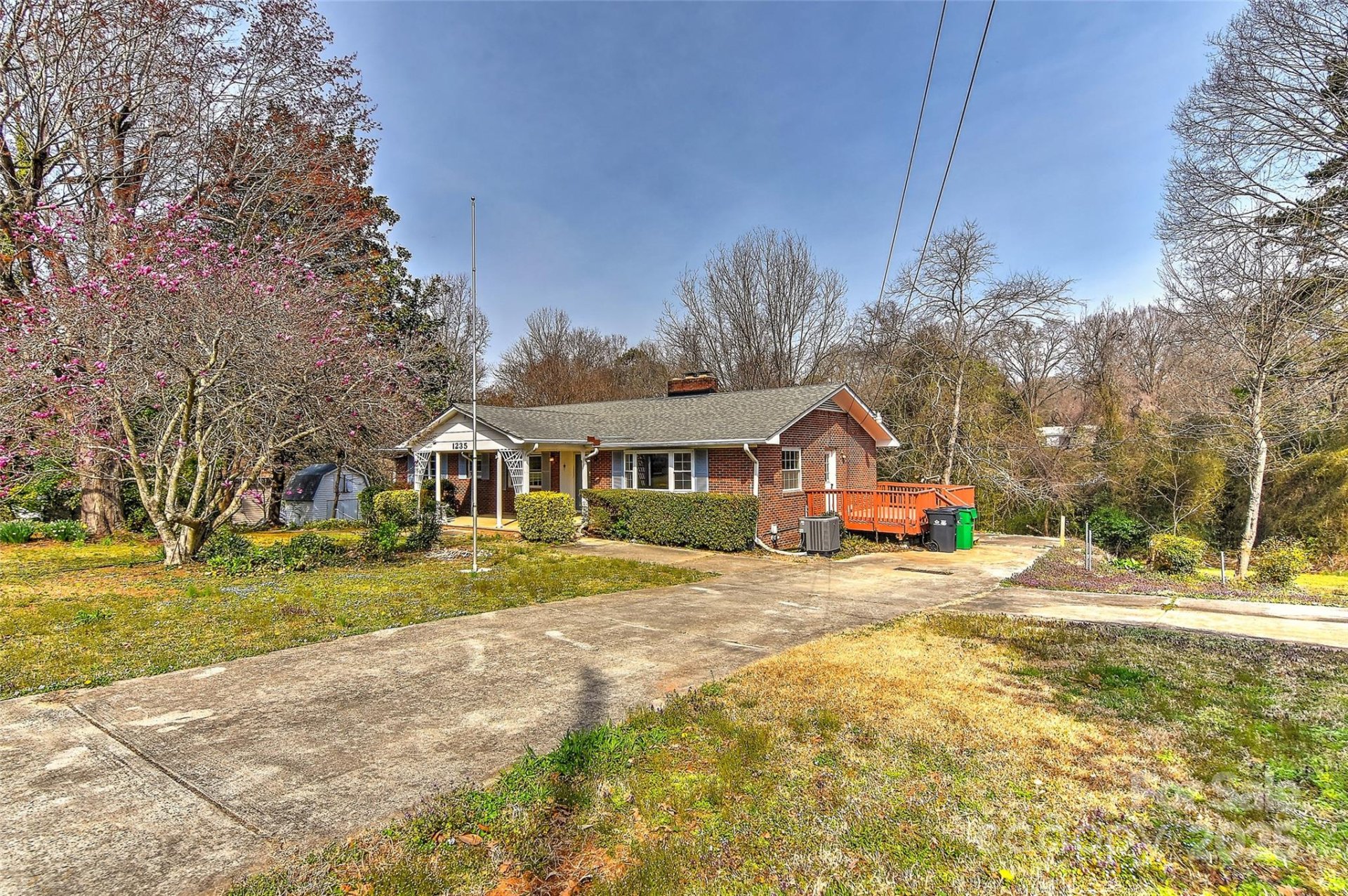 Property image 2 at 1235 Robinhood Circle, Charlotte, NC 28227