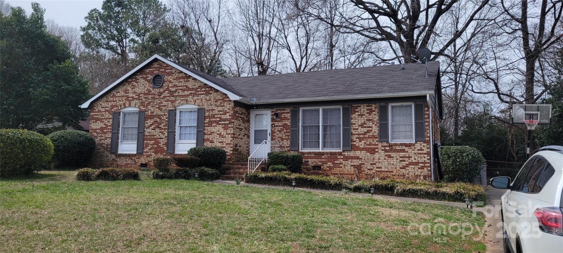425 Whitethorn Drive