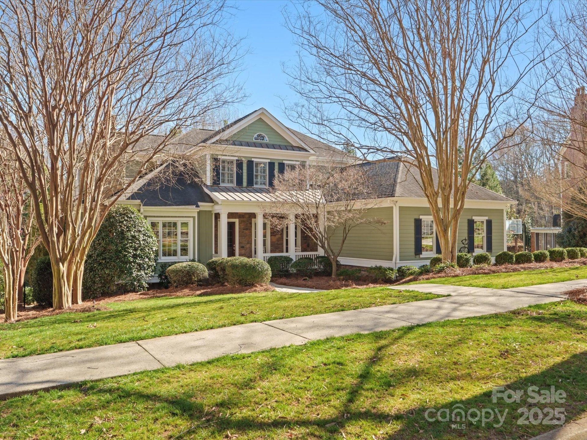 Highgrove, Charlotte Community