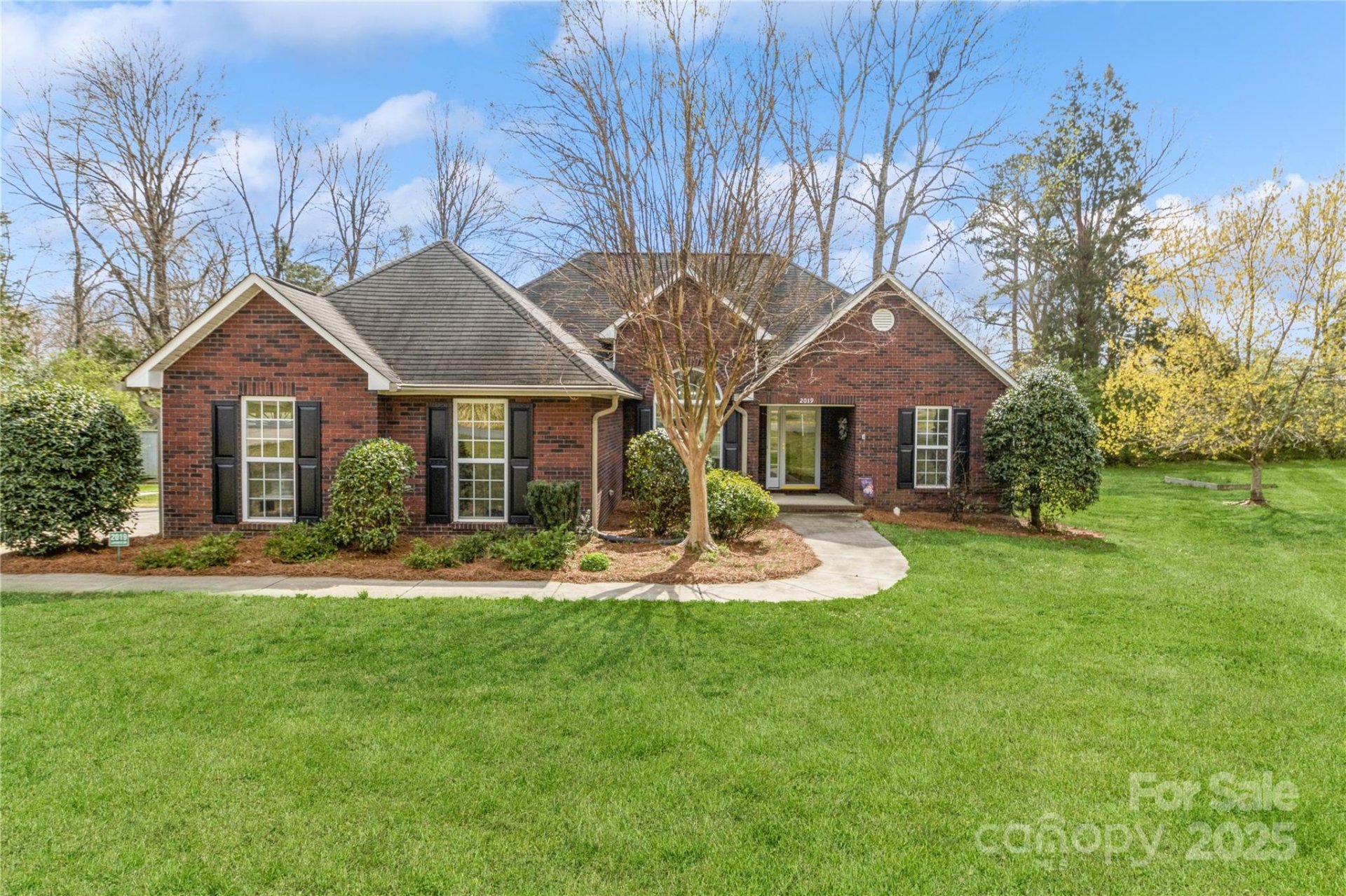 Property image 1 at 2019 W Laporte Drive, Charlotte, NC 28216