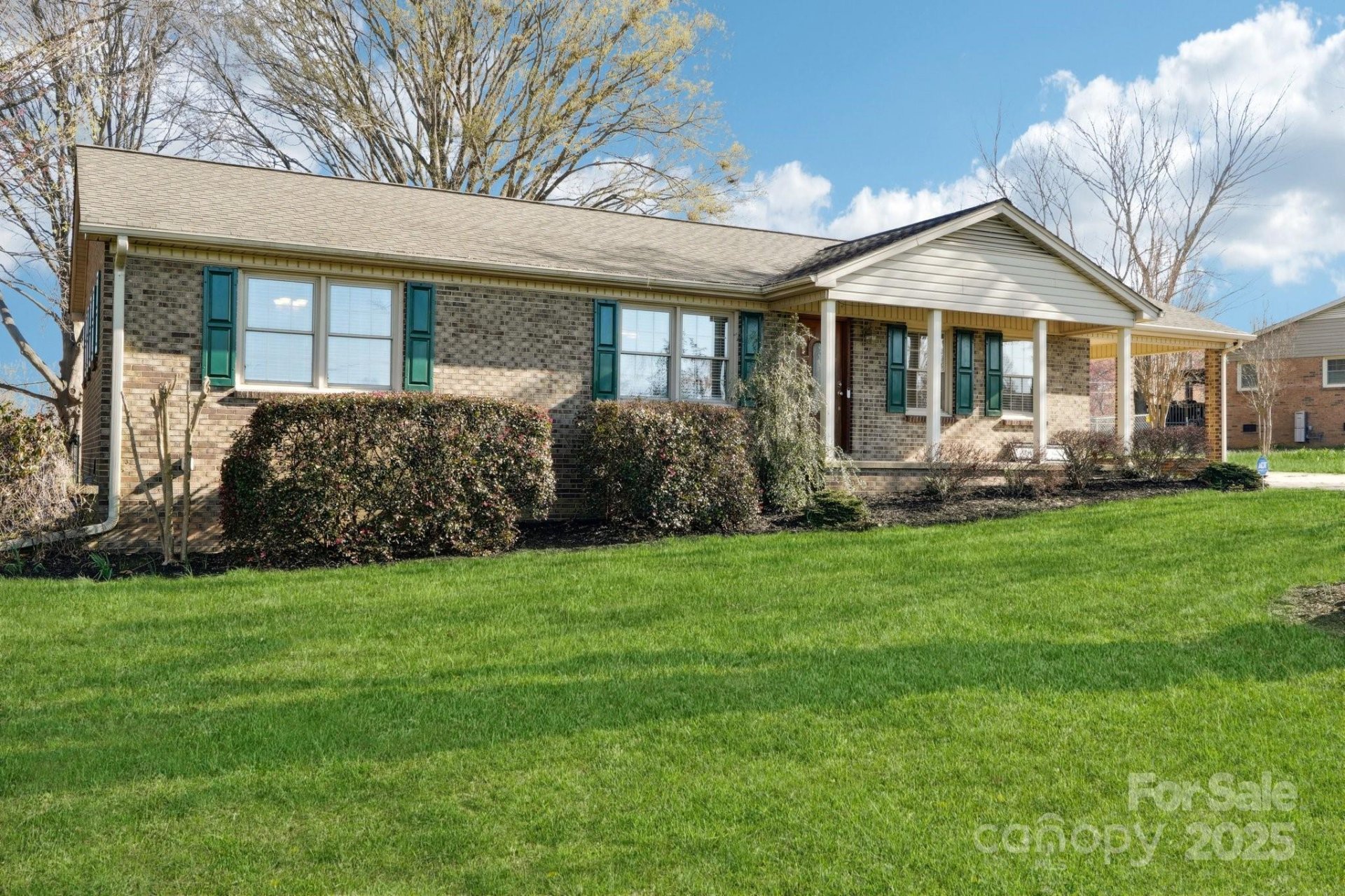 White Plains, Kings Mountain Community