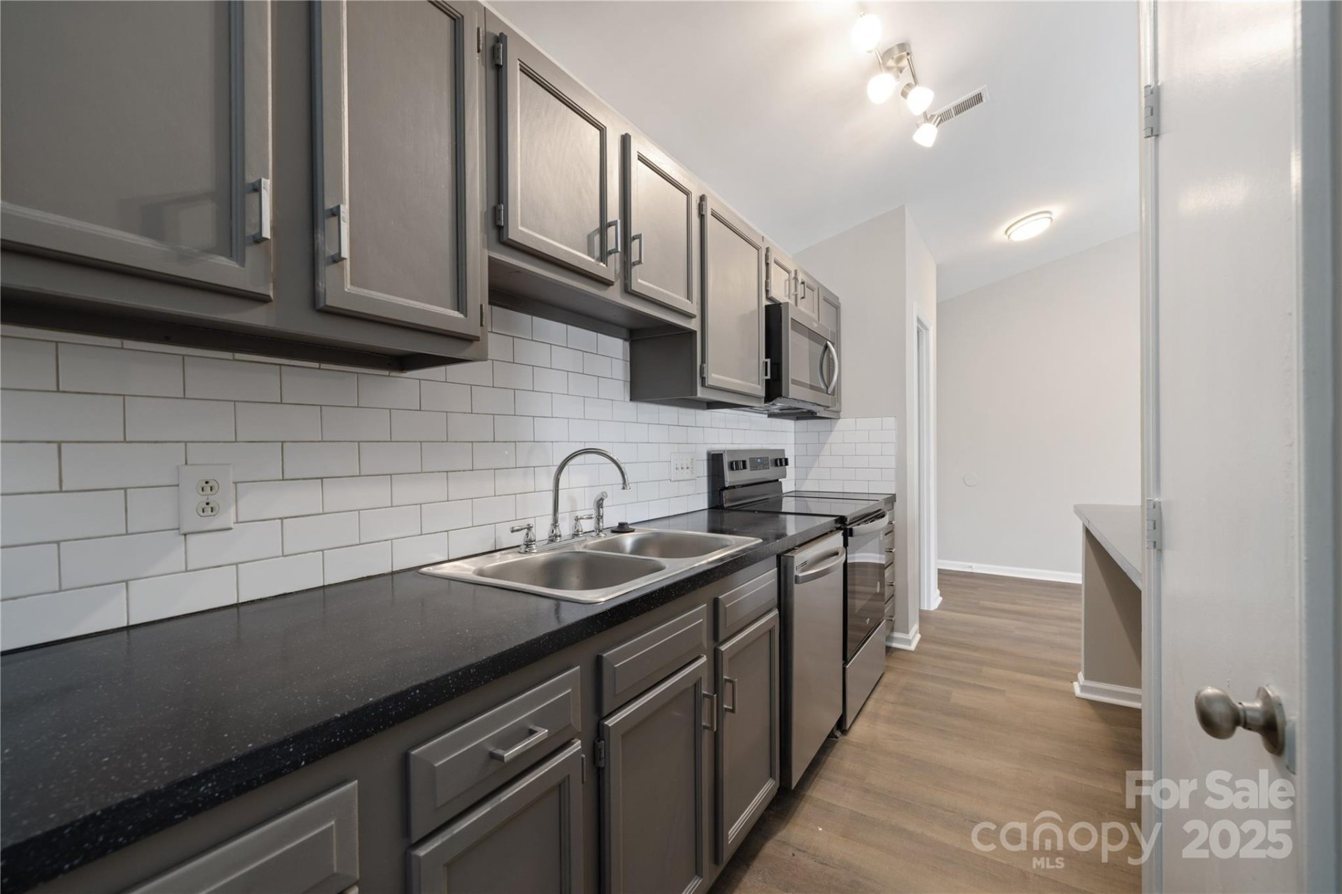 Property image 5 at 6142 Meadow Rose Lane, Charlotte, NC 28215
