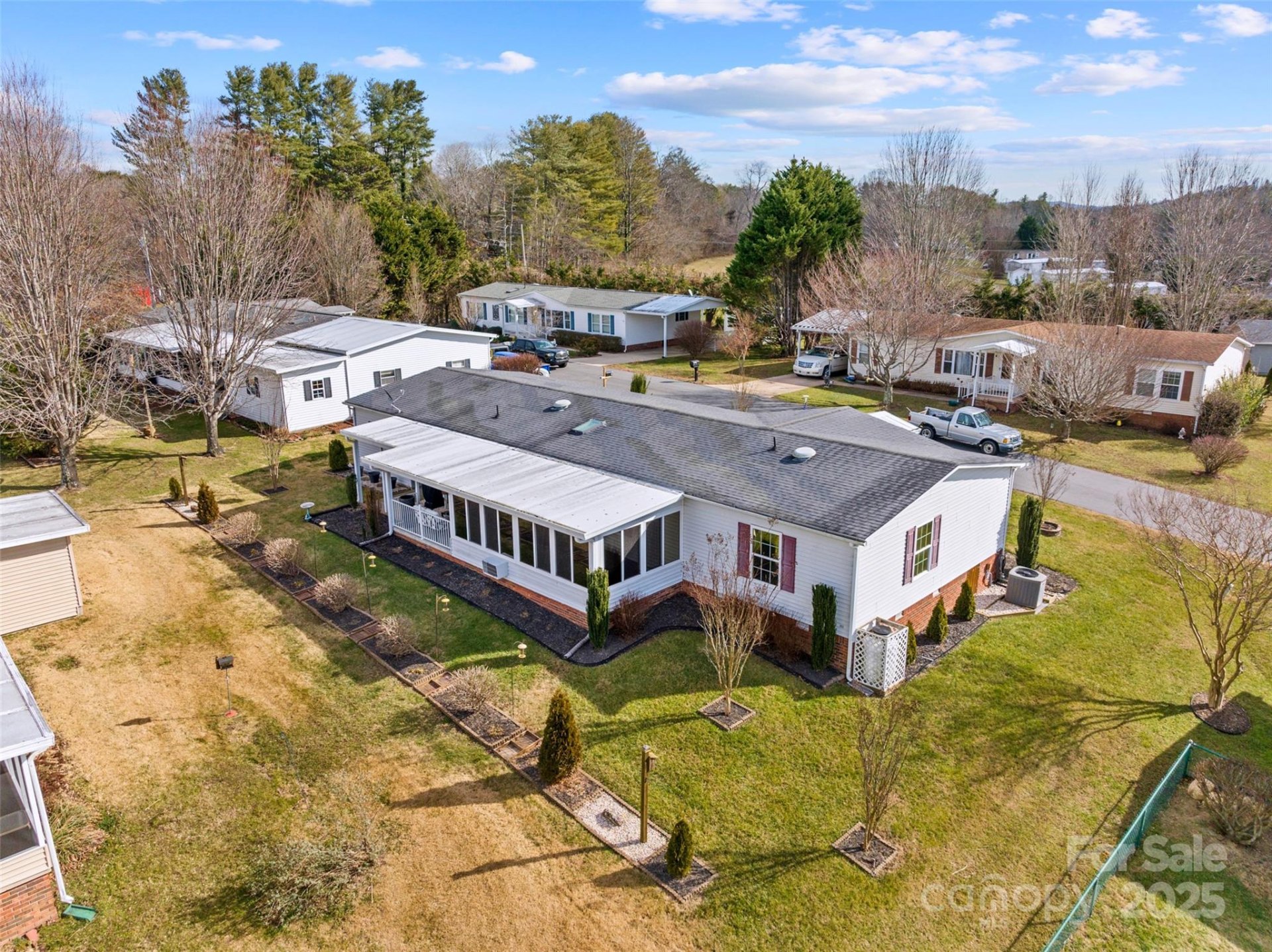Property image 3 at 7 N Marjorie Lane, Hendersonville, NC 28792
