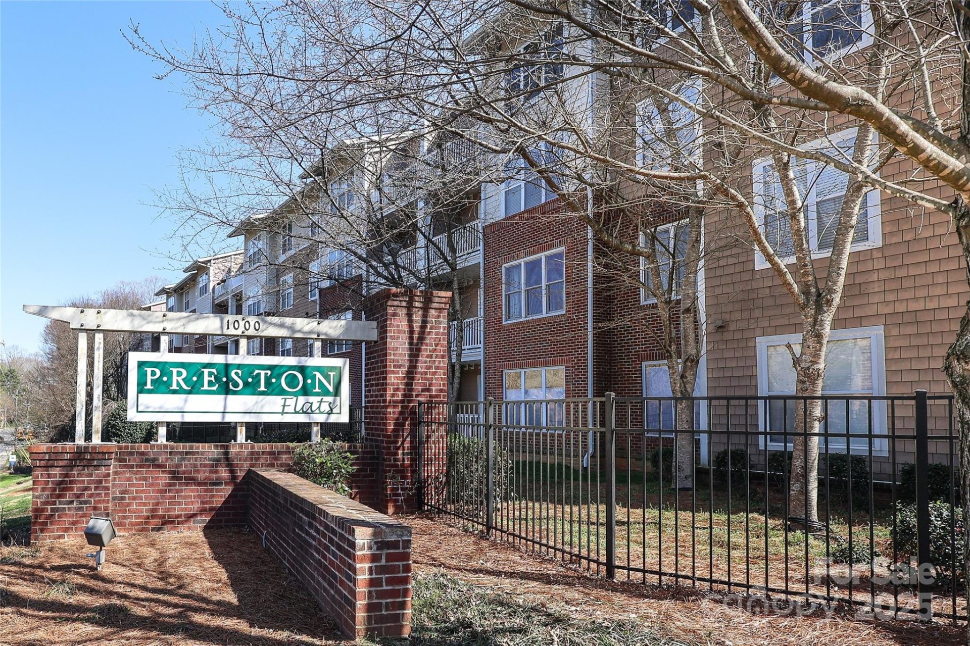 1000 E Woodlawn Road