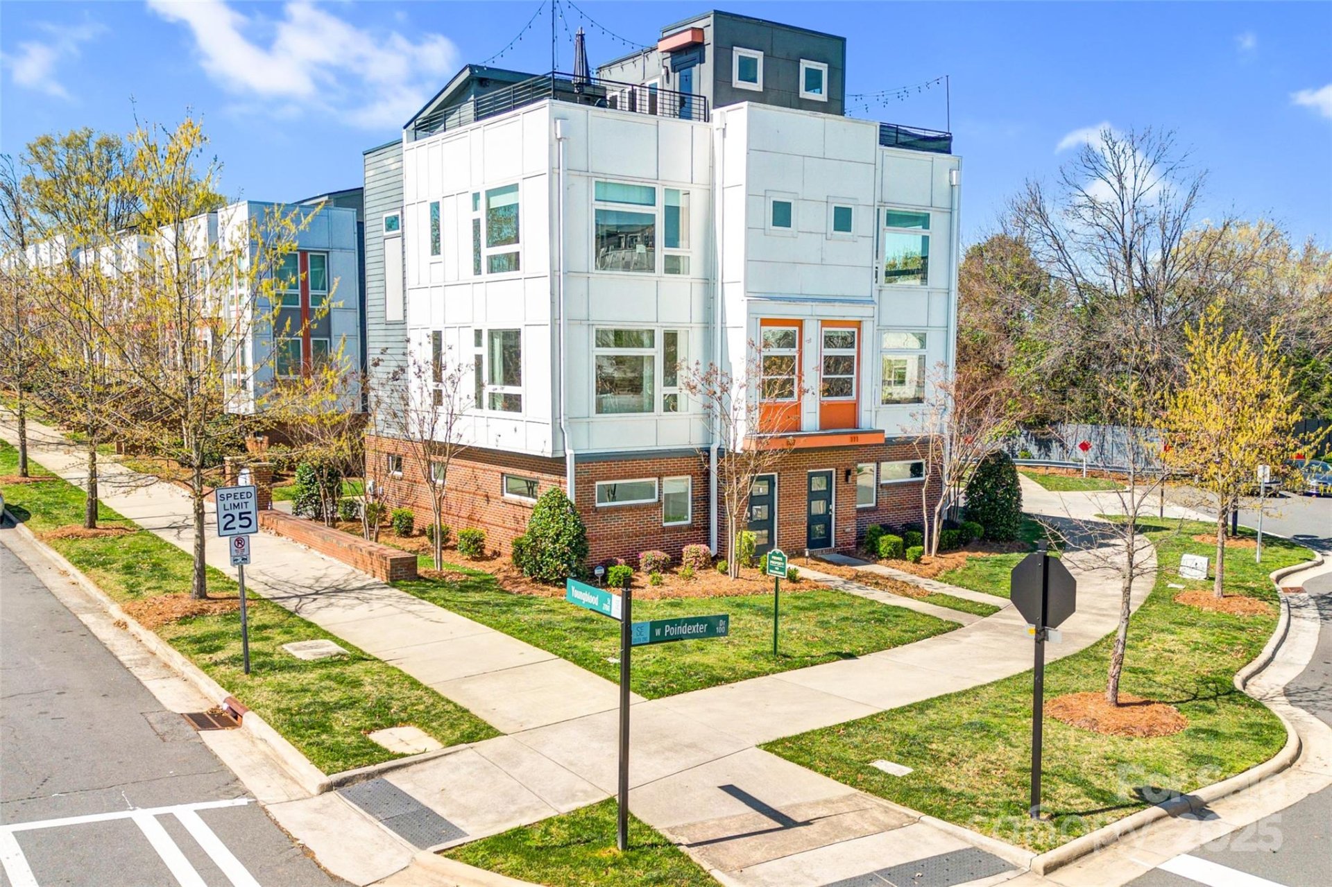 Property image 1 at 111 W Poindexter Drive, Charlotte, NC 28203