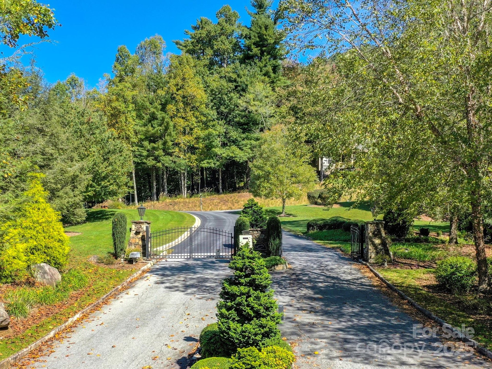 Property image 2 at 630 Somersby Parkway, Hendersonville, NC 28739