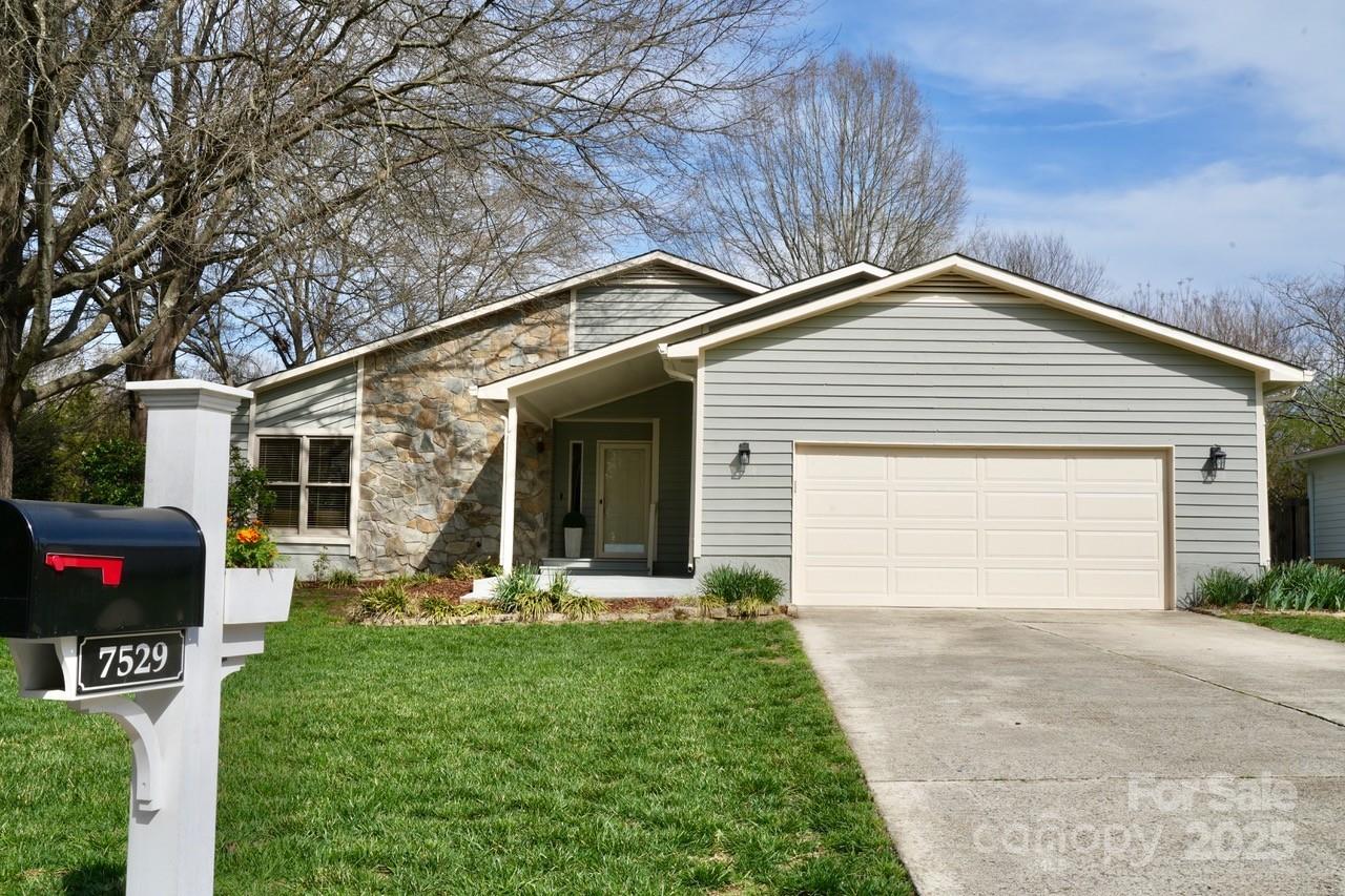 Property image 1 at 7529 Sheffingdell Drive, Charlotte, NC 28226