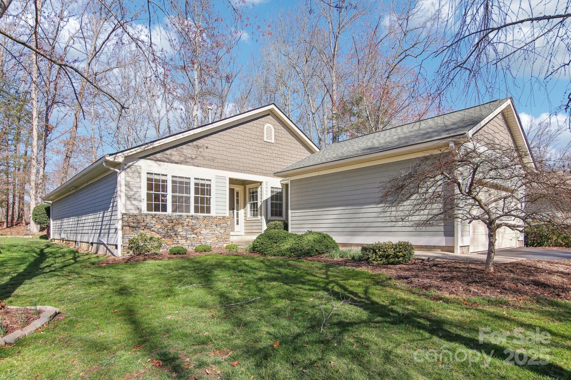 Etowah Golf Villas, Etowah Community